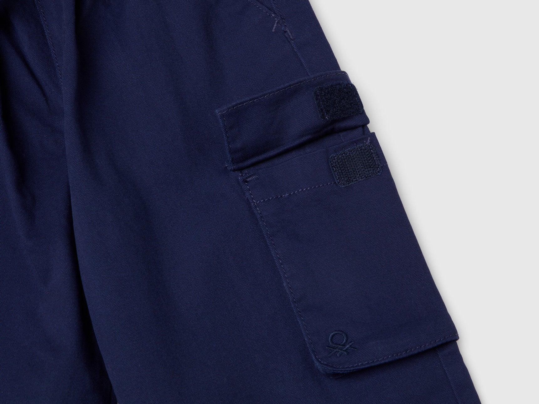 Benetton_Stretch Cotton Cargo Trousers_4TCGGF02B_252_03
