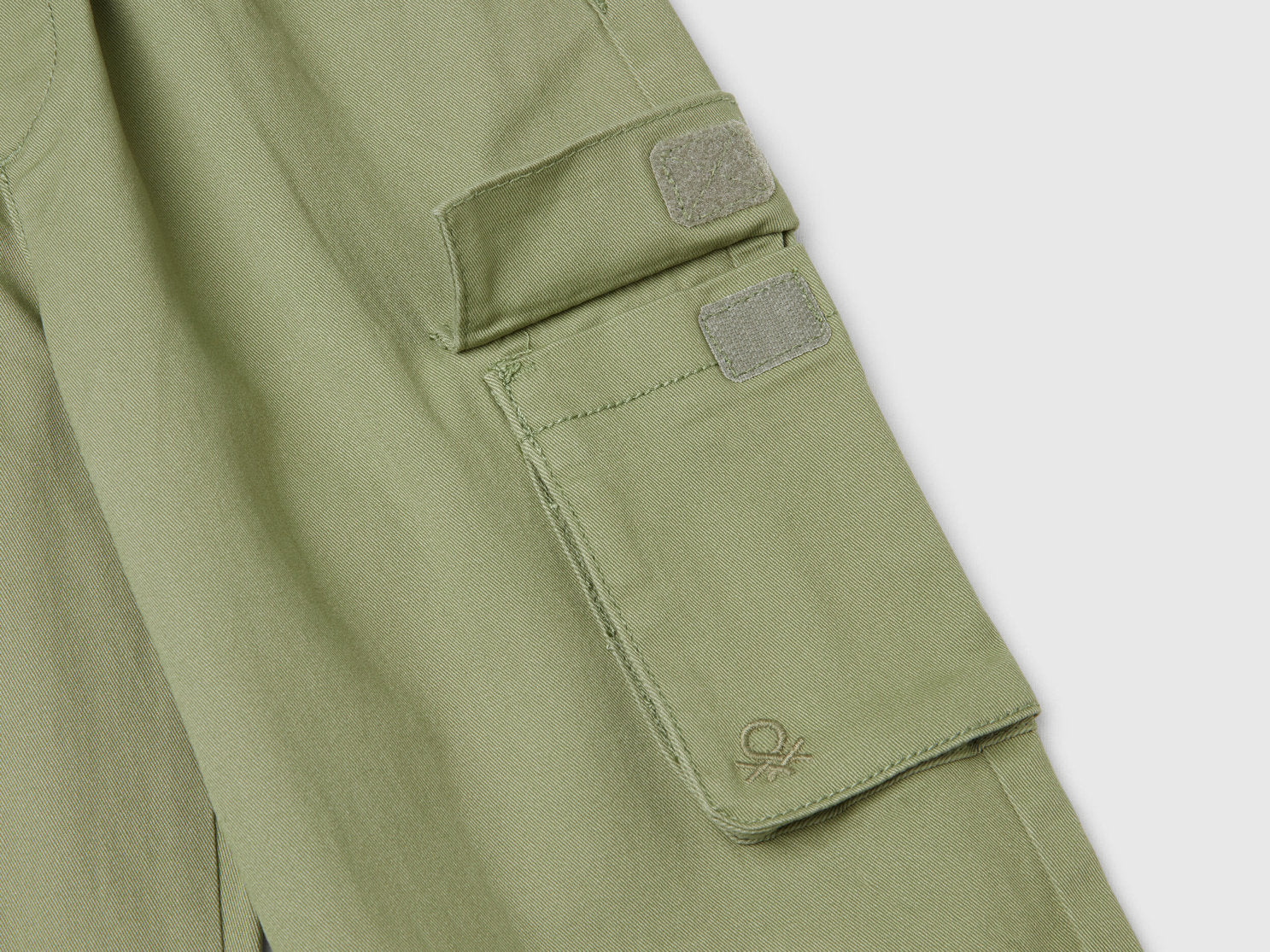 Benetton_Stretch Cotton Cargo Trousers_4TCGGF02B_26K_03
