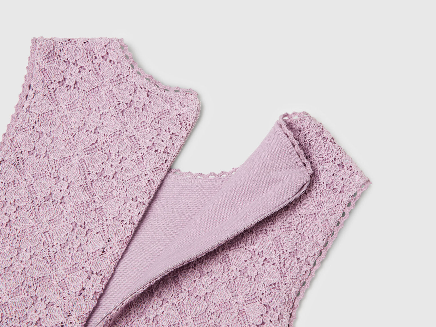 Benetton_Lace Dress with Flounce_4WYWCV039_902_03