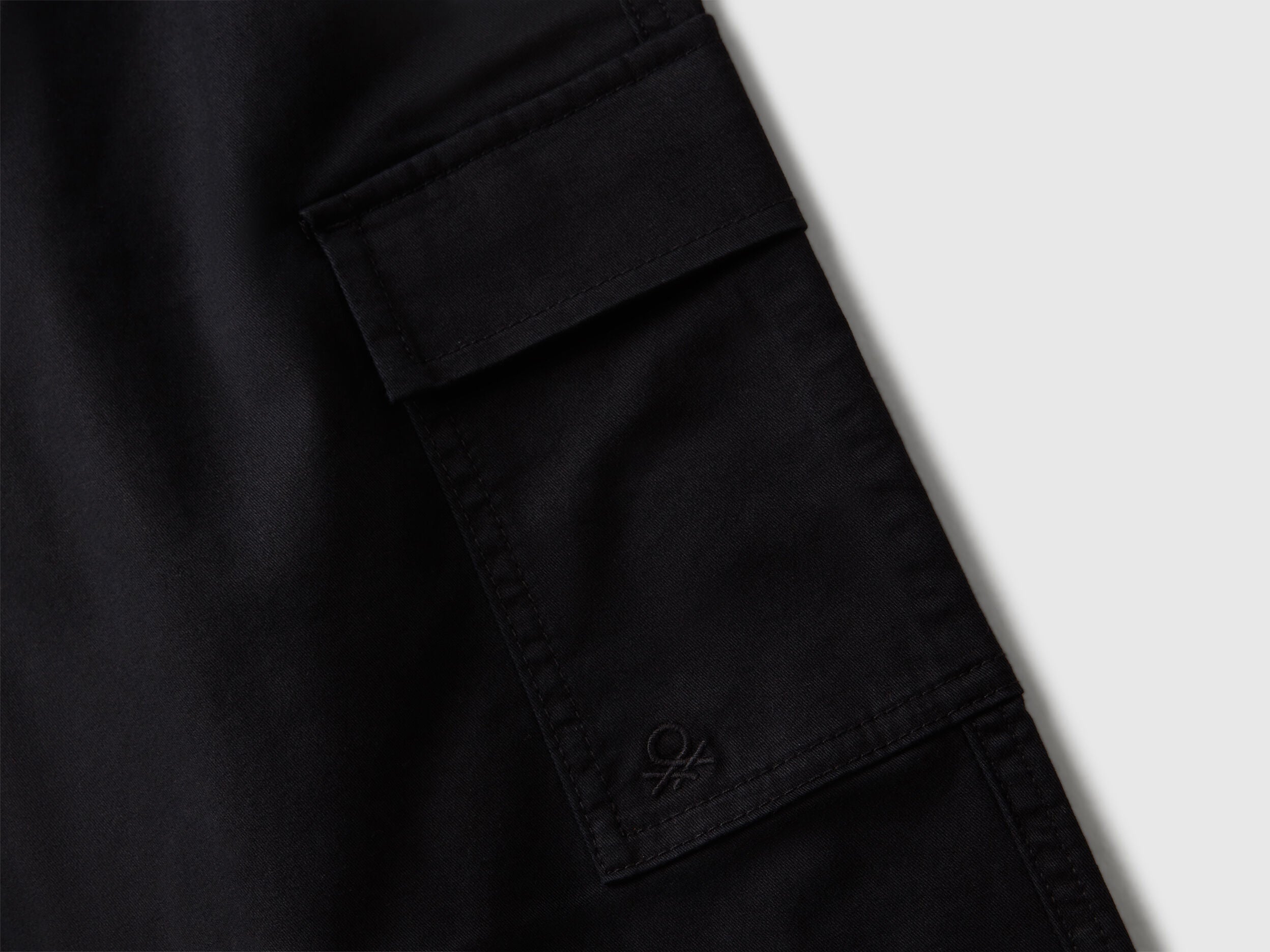 Benetton_Black_Parachute Trousers in Stretch Cotton_4XZXCF04I_100_03