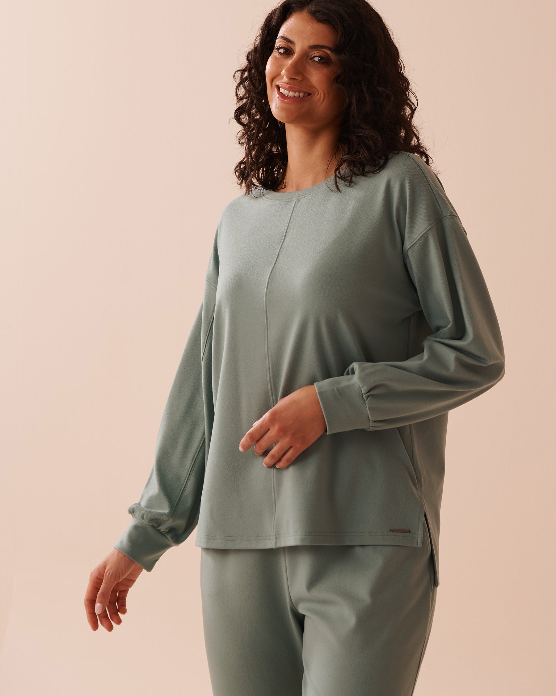 La Vie en Rose_Lightly Ribbed Crew Neck Sweatshirt_50100099_30019_01