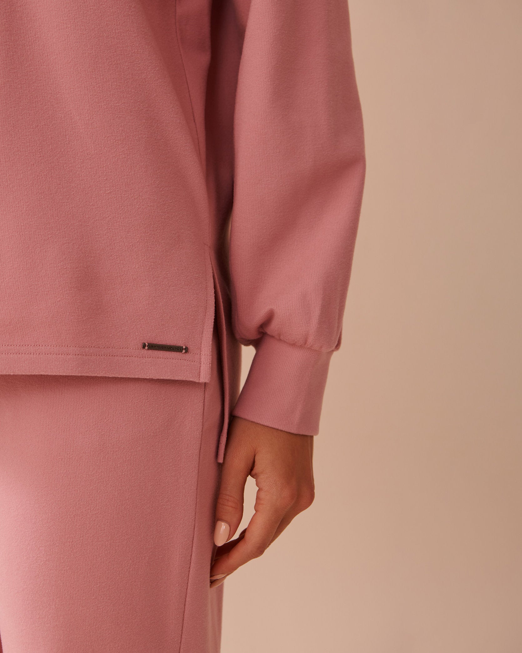 La Vie en Rose_Lightly Ribbed Crew Neck Sweatshirt_50100099_60077_03