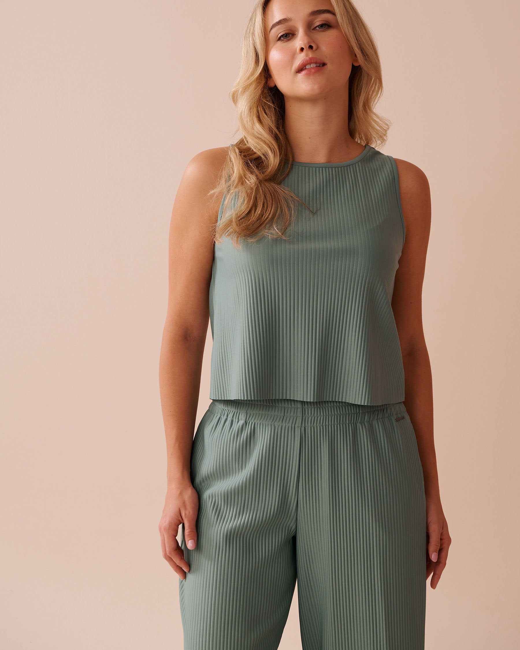 La Vie en Rose_Pleated Effect Top_50100102_30019_01