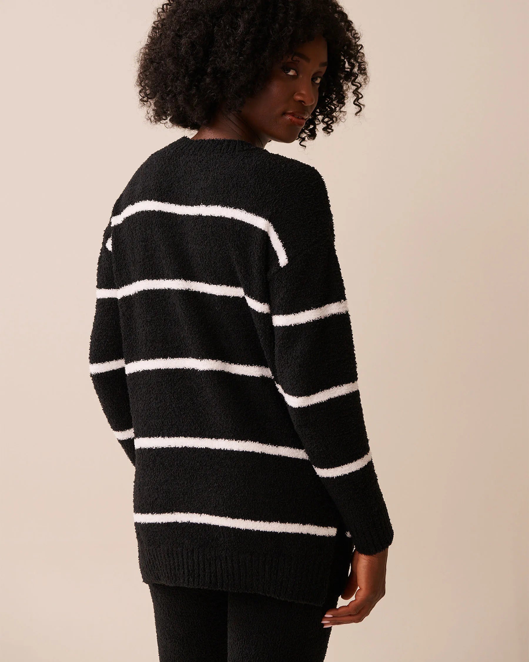 La Vie en Rose_Black & Snow Stripes_Chenille Long Sleeve Shirt_50100114_P00450_02