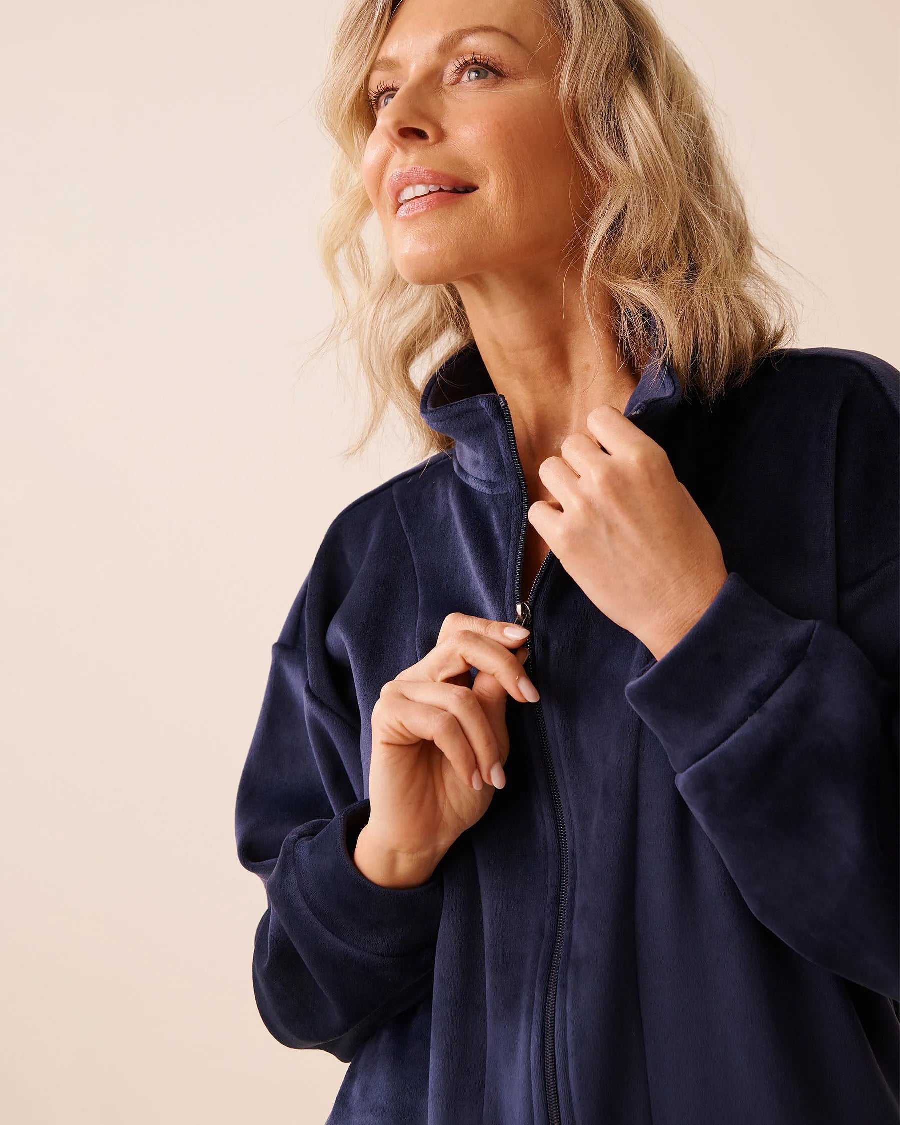 La Vie en Rose_Evening Blue_Velvet Zip-Up Sweatshirt_50100119_40009_03