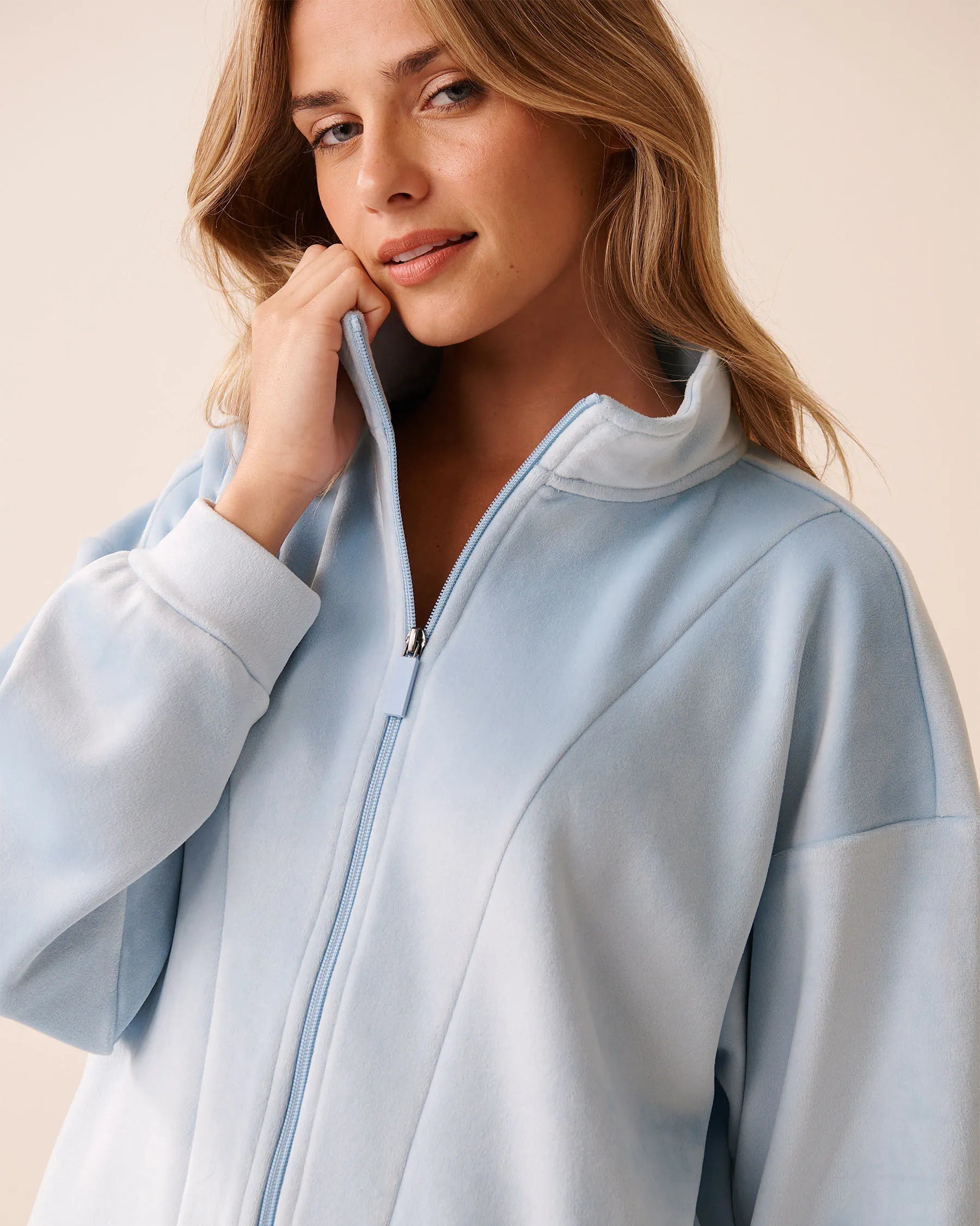 La Vie en Rose_Cashmere Blue_Velvet Zip-Up Sweatshirt_50100119_40248_03