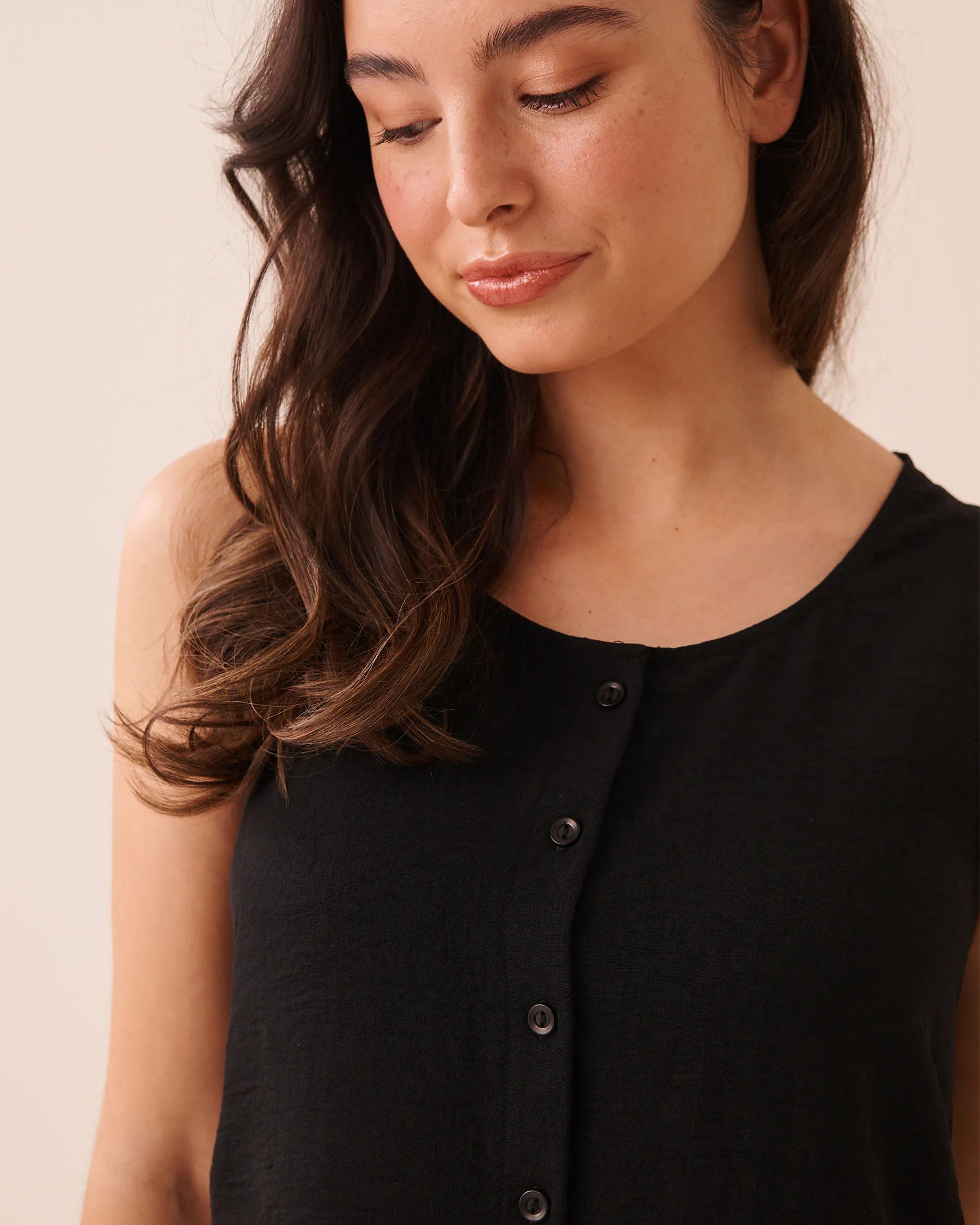 La Vie en Rose Black Beauty Women Button-Down Crinkle Cami SKU: 50100132_00001 Image 03