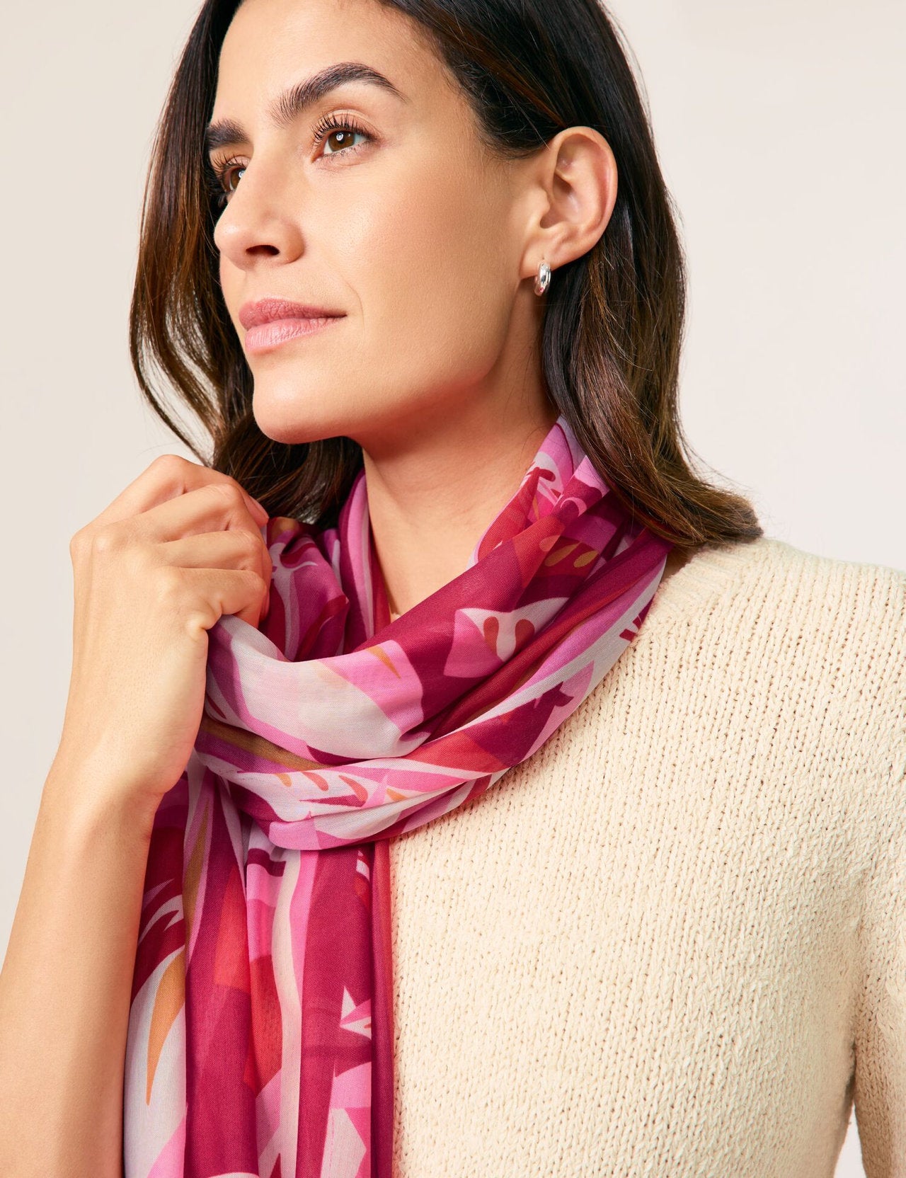 Gerry Weber_Soft Scarf with a Floral Pattern_501006-72006_3014_05