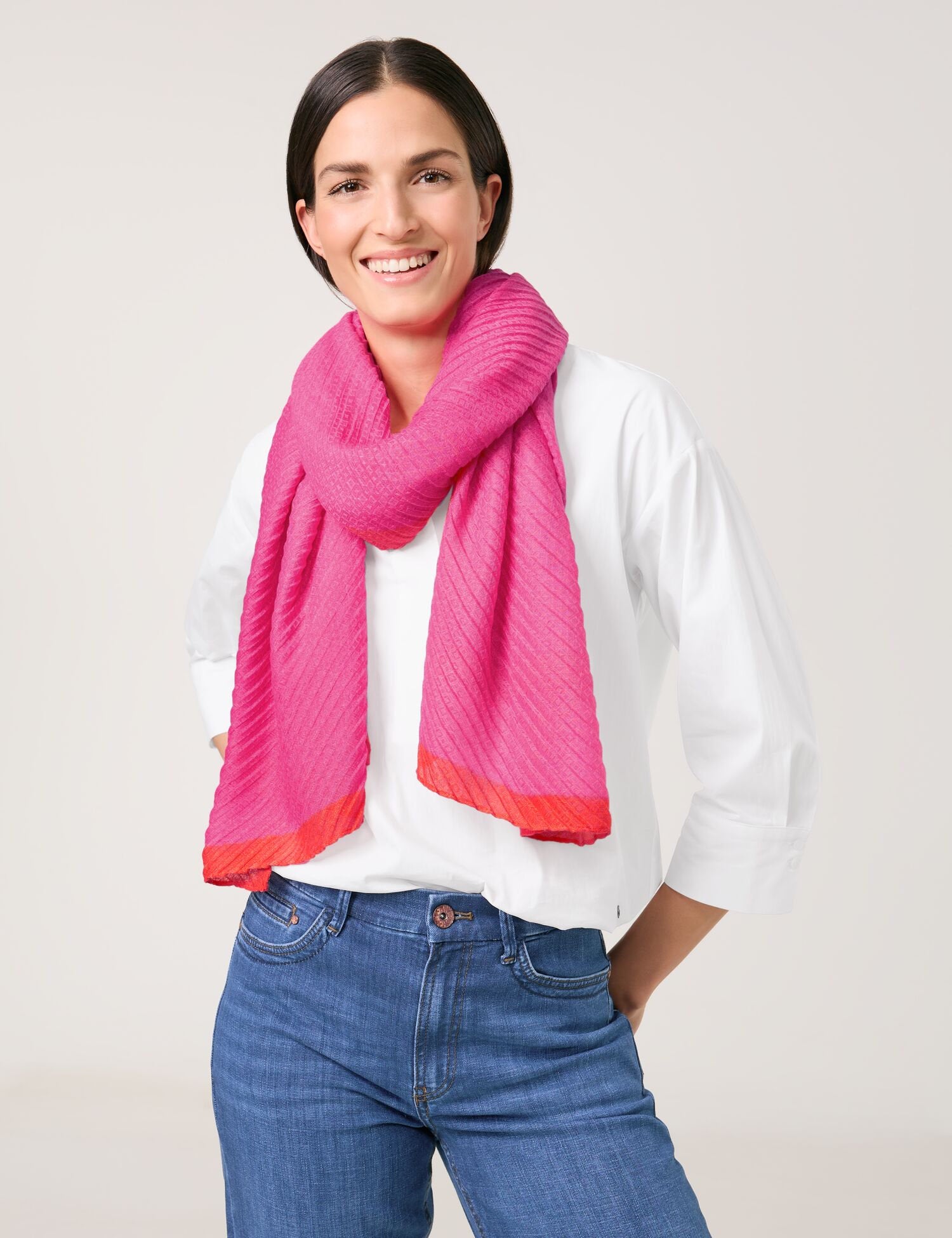 Gerry Weber_Soft Scarf in a Textured Look_501010-72010_3019_01