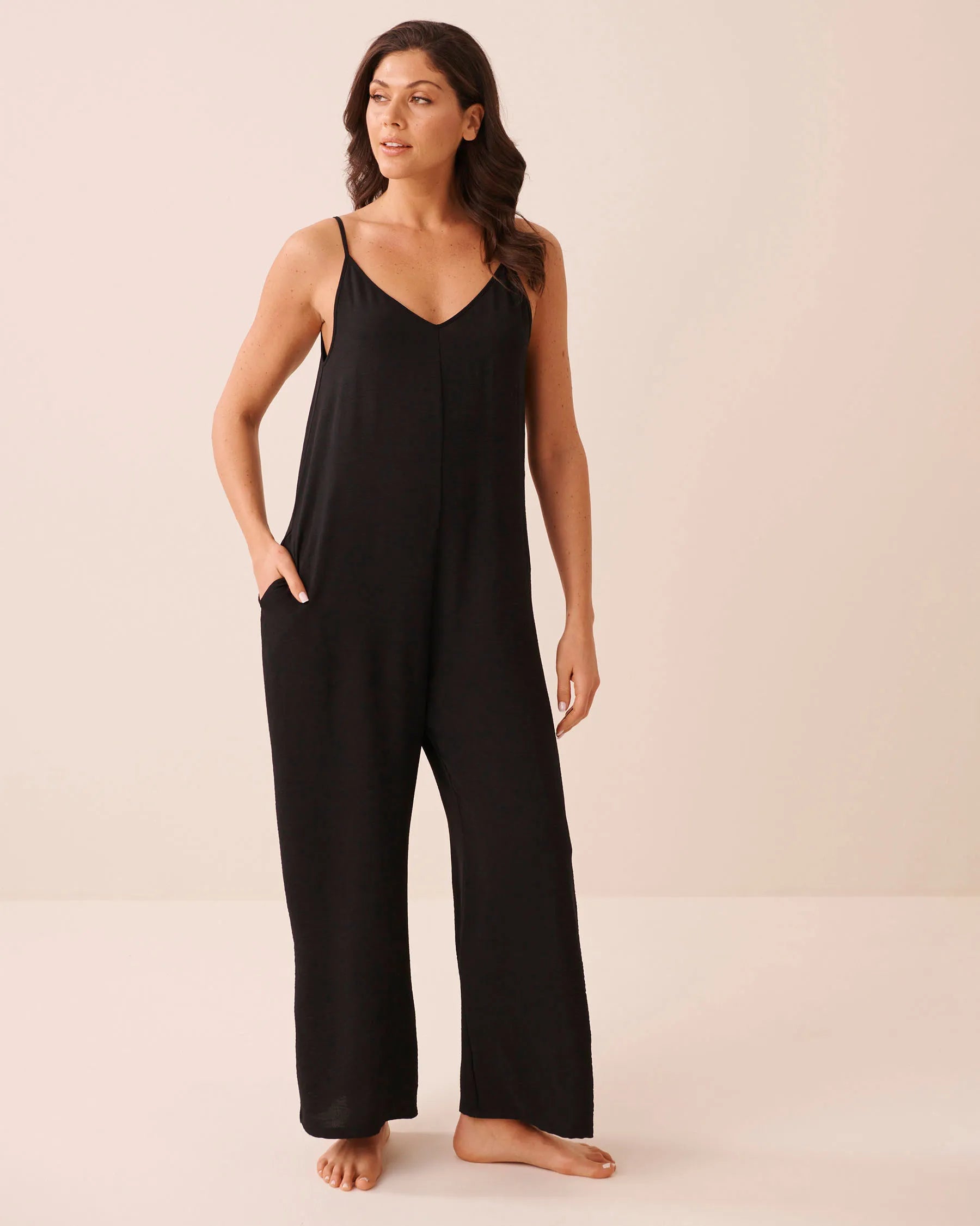 La Vie en Rose Black Beauty Women Wide Leg Crinkle Jumpsuit SKU: 50300012_00001 Image 01