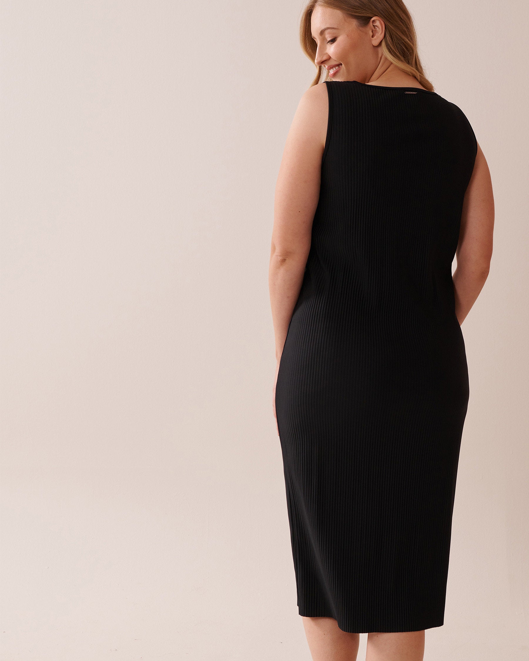 La Vie en Rose_Pleated Effect Long Sleeveless Dress_50400041_00001_02