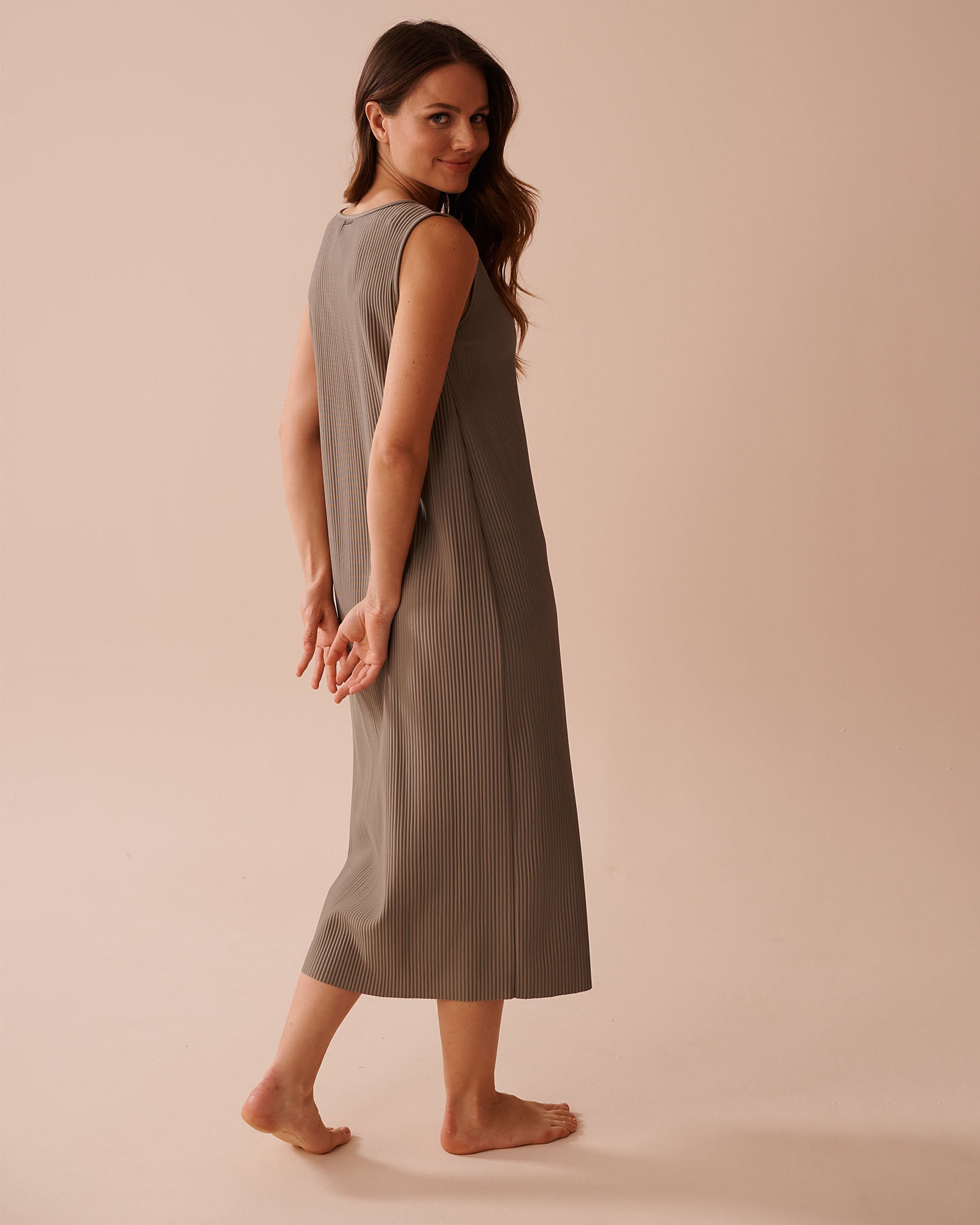 La Vie en Rose_Pleated Effect Long Sleeveless Dress_50400041_00011_02