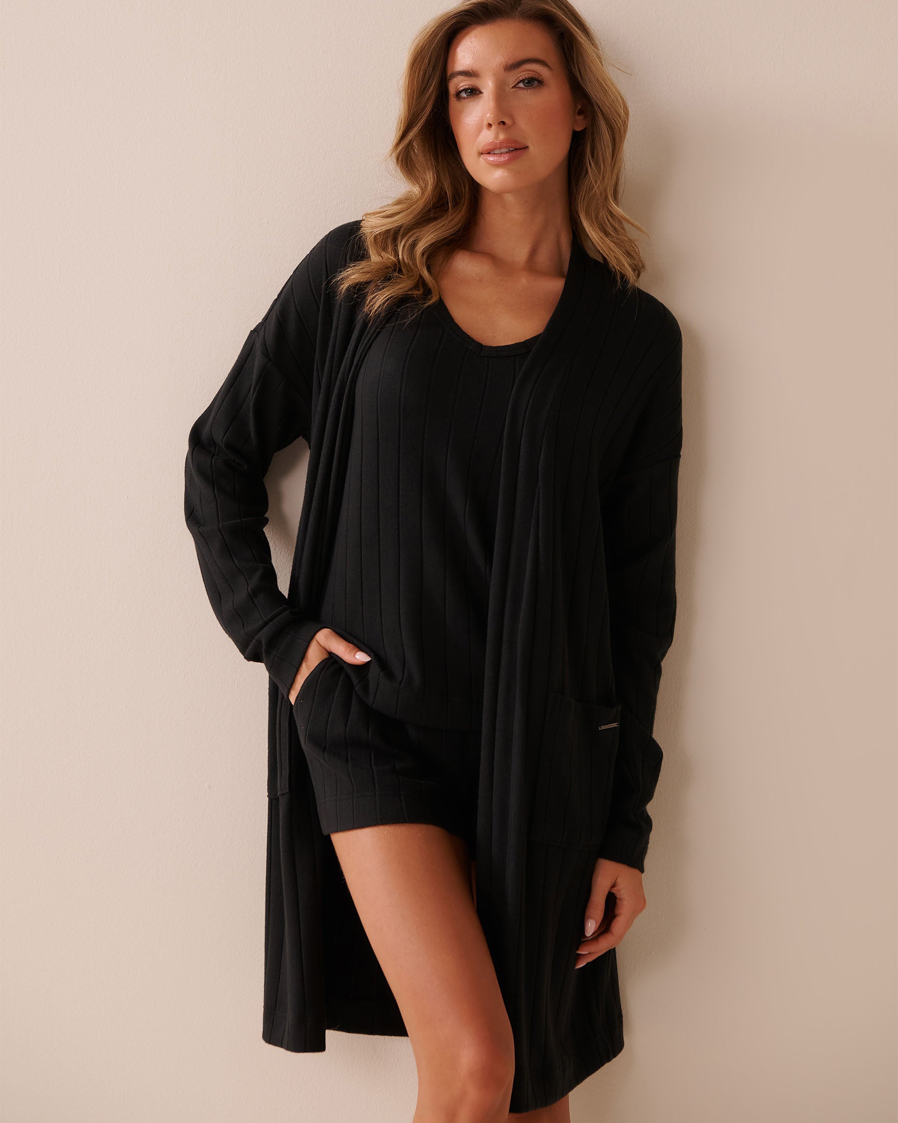 La Vie en Rose_Black Beauty_Ribbed Long Cardigan_50500015_00001_01