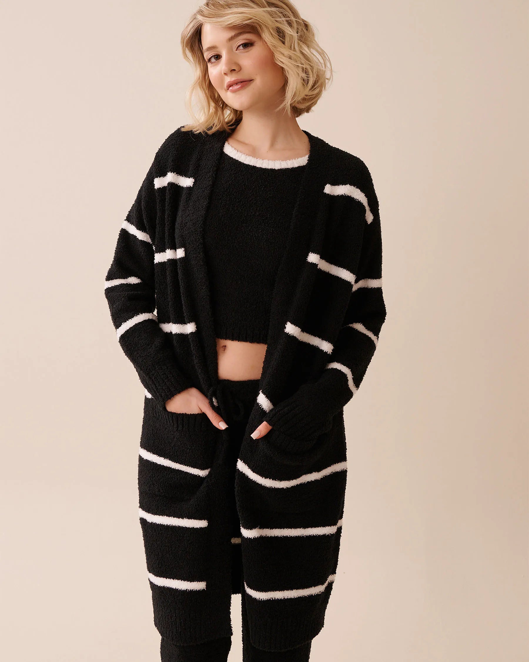 La Vie en Rose_Black & Snow Stripes_Chenille Long Cardigan_50500016_P00450_01