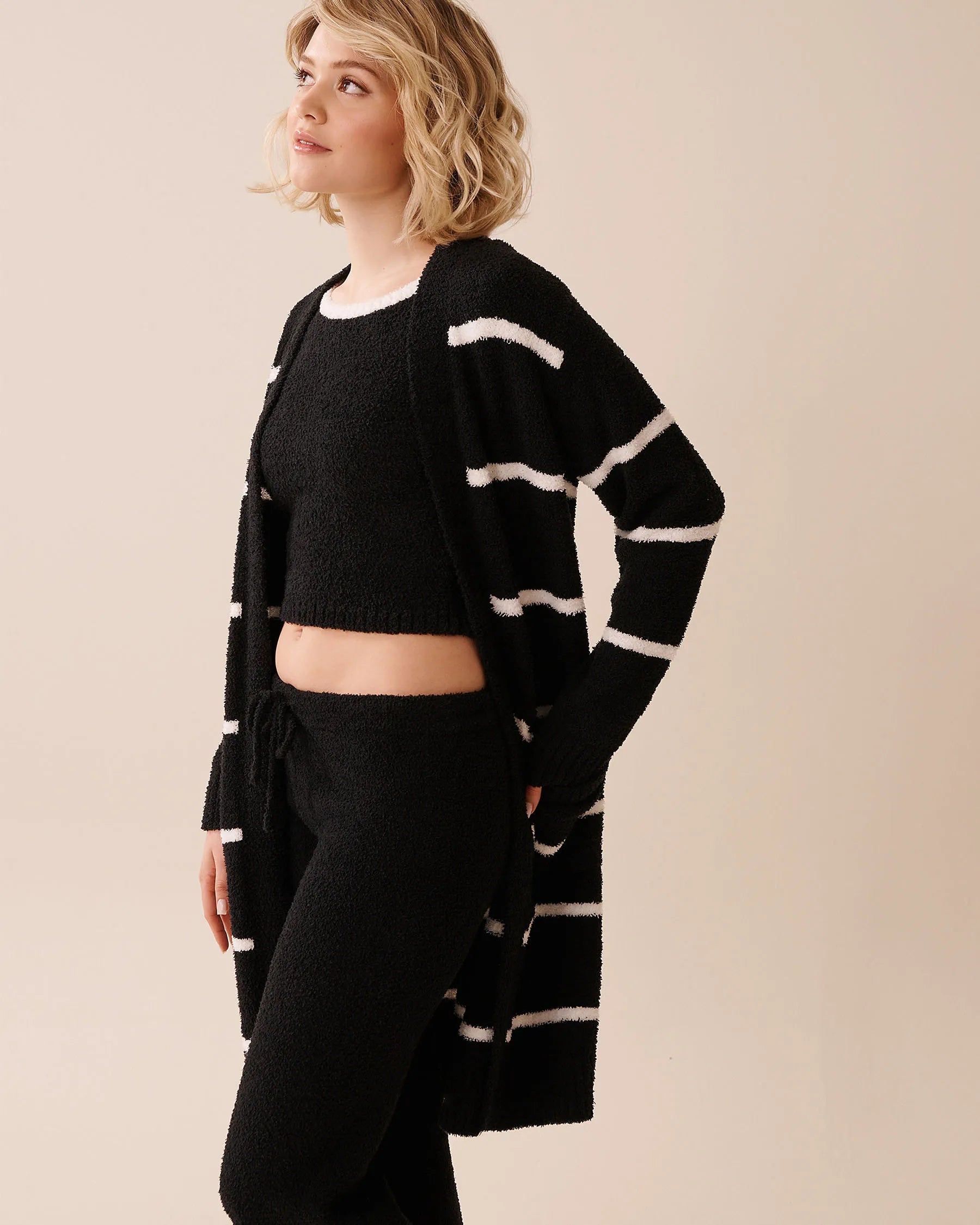 La Vie en Rose_Black & Snow Stripes_Chenille Long Cardigan_50500016_P00450_04