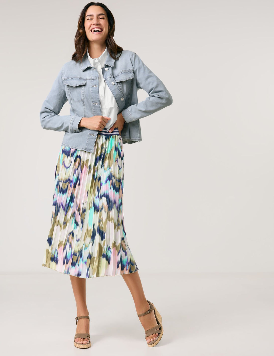 Gerry Weber_Patterned Pleated Skirt with an Elasticated Waistband_510015-31518_9036_05