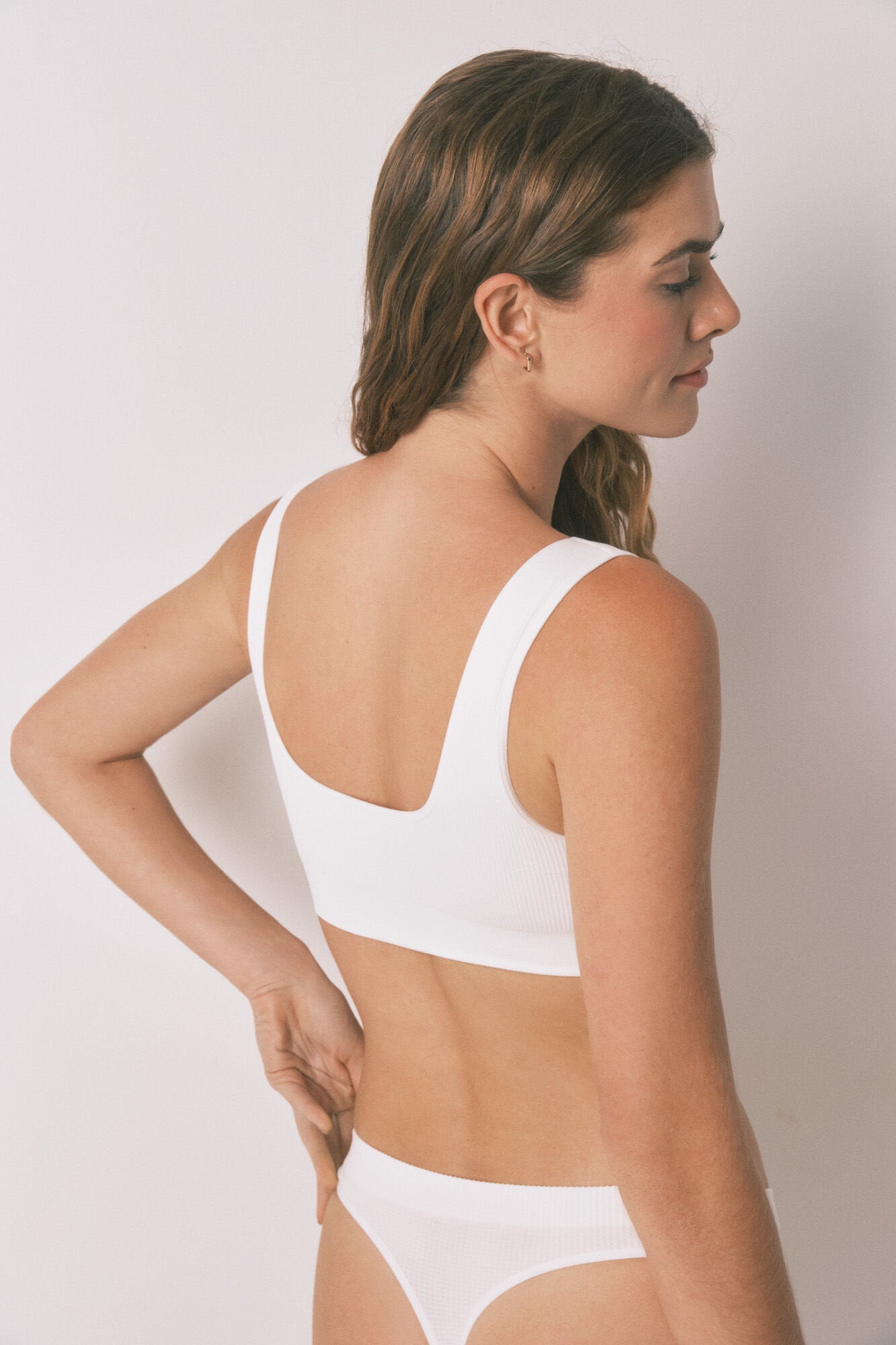 Women Secret_LOVELY Ivory Ribbed Seamless Top_5102001_96_02