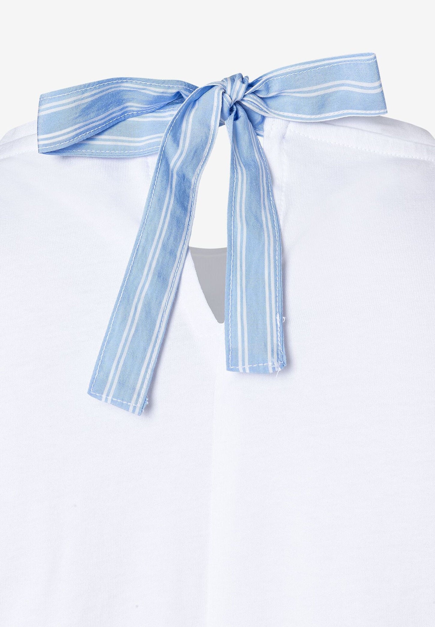 More & More_T-Shirt with Flower AppliquŽ_51030016_0010_04