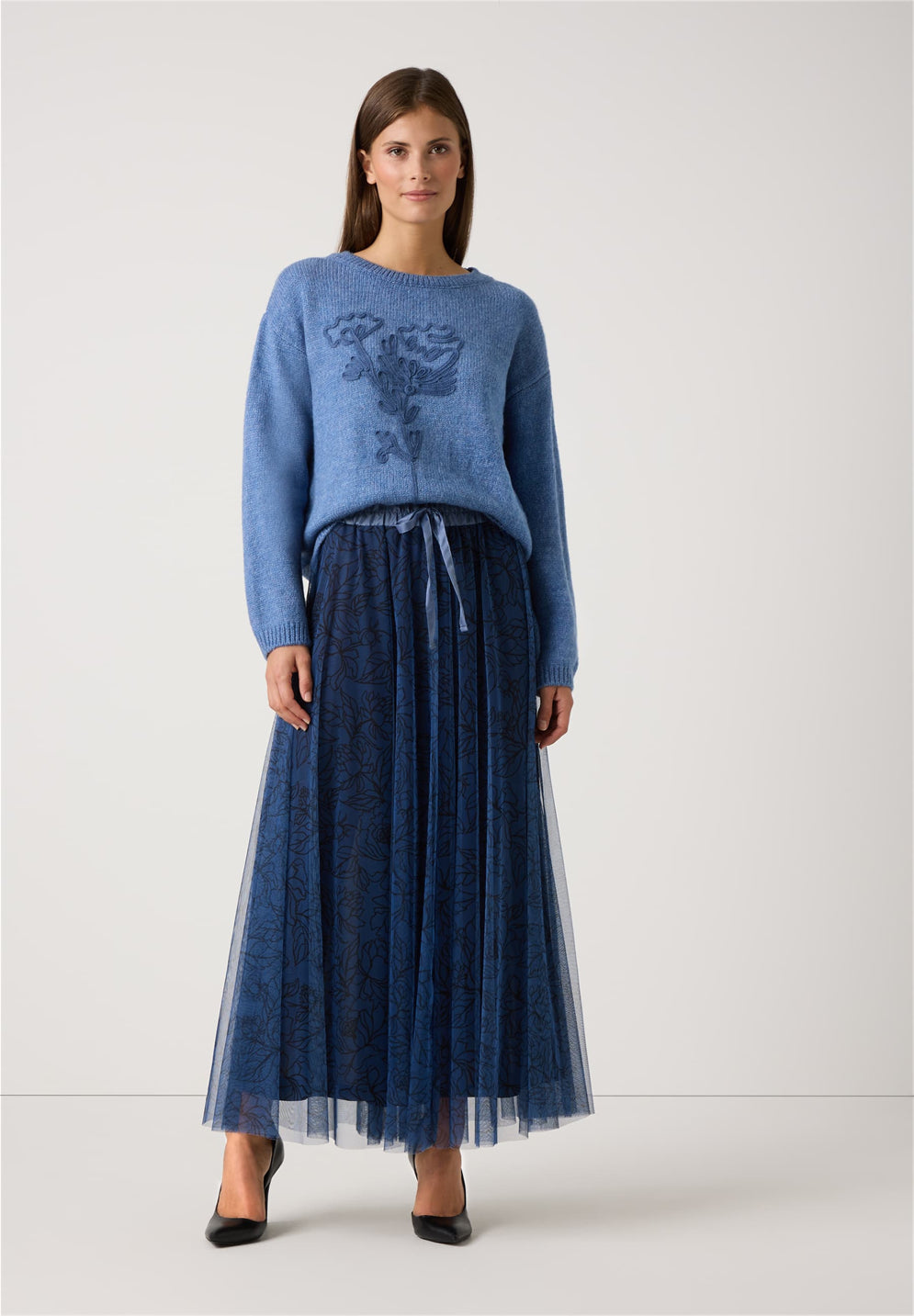 More & More_Blue Cloud Melange_Pullover with Flower-Embroidery_51081050_0333_02
