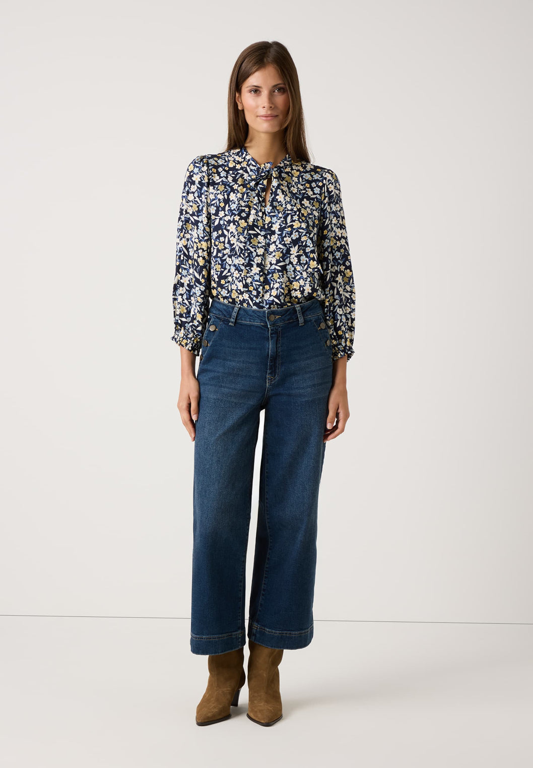 More & More_Scattered Flowers Print_Pussy-Bow Blouse with Flower Print_51082053_6375_02