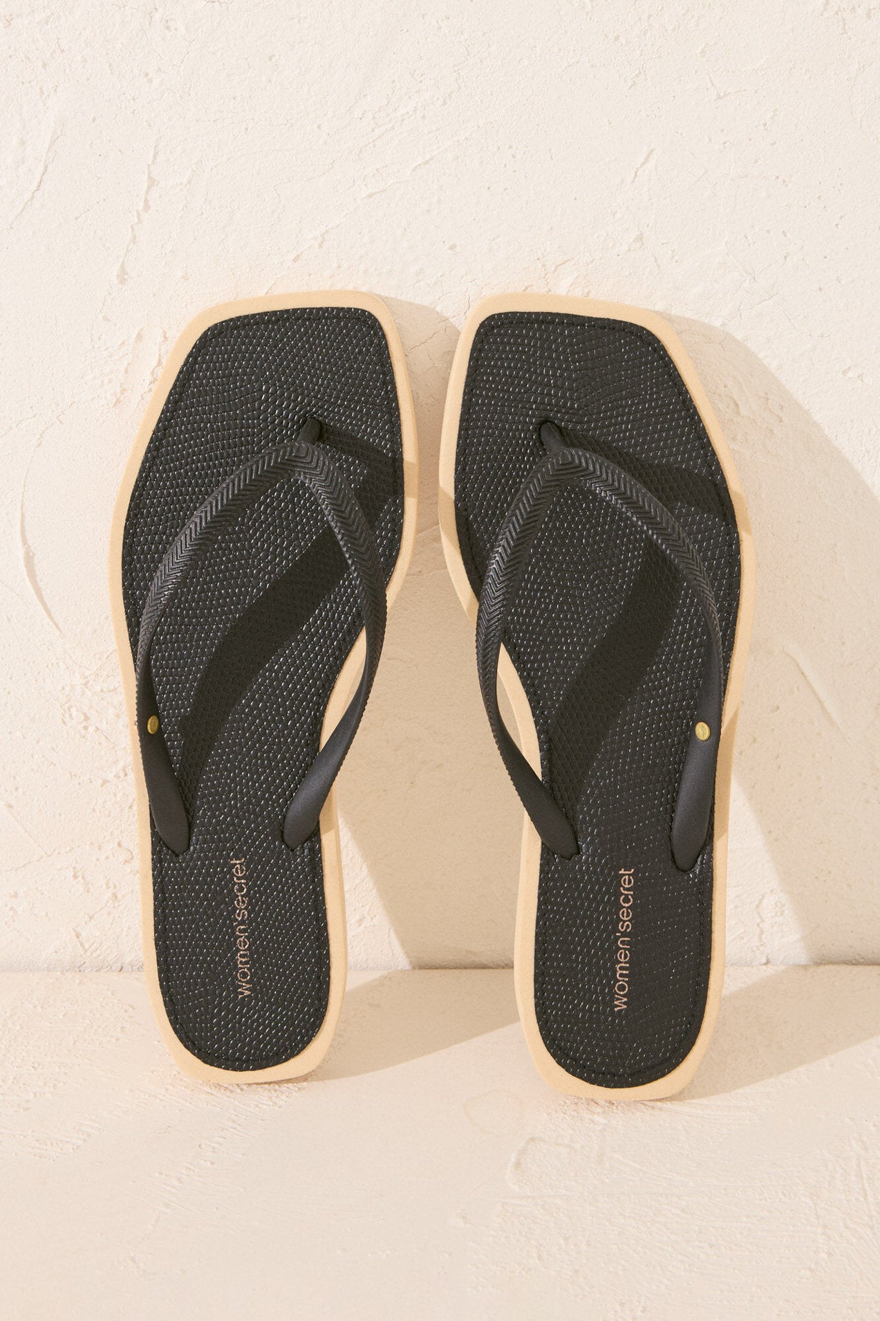 Women Secret_Black Snake Square Toe Flip Flops_5169183_01_01