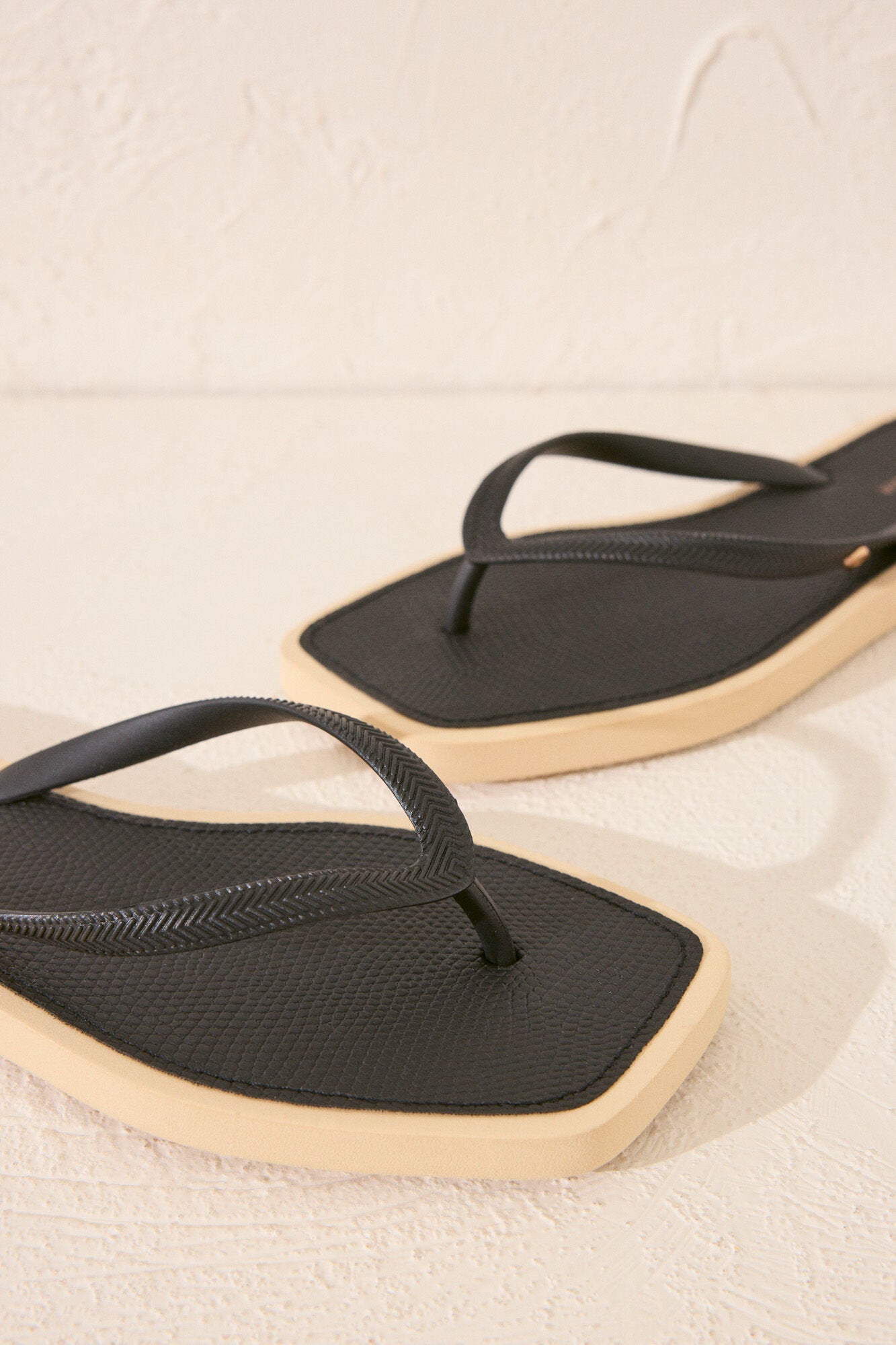 Women Secret_Black Snake Square Toe Flip Flops_5169183_01_03