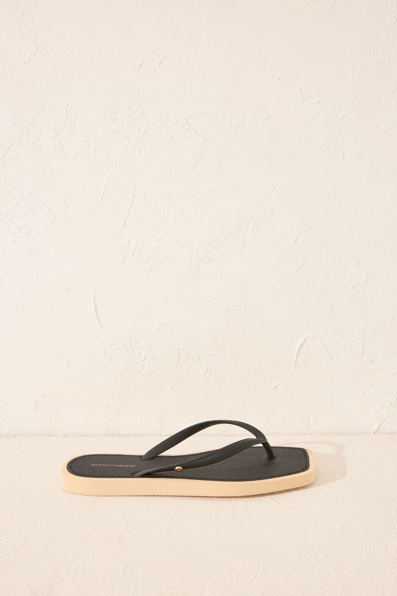Women Secret_Black Snake Square Toe Flip Flops_5169183_01_04