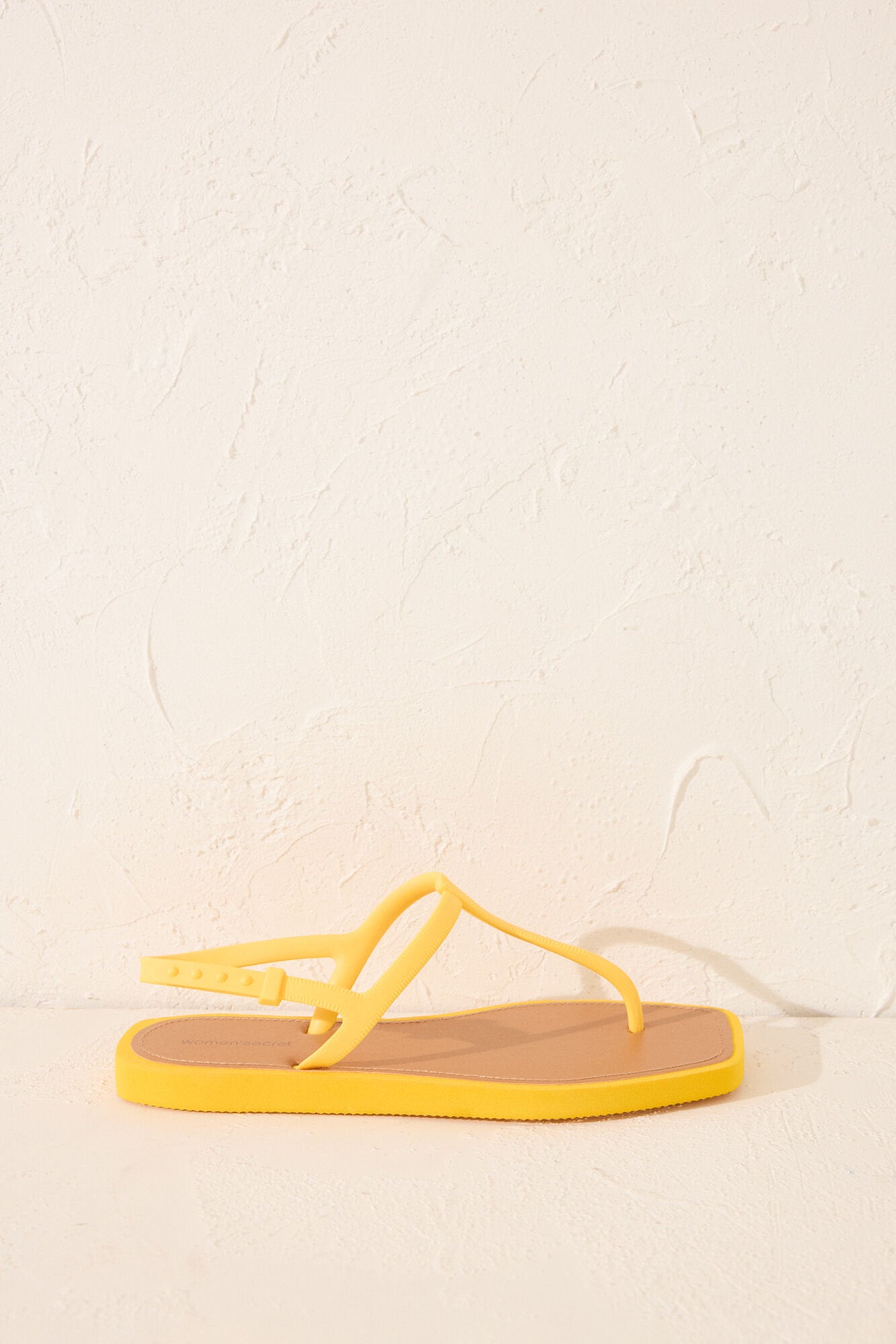 Women Secret_Square Toe Interlocking Flip Flops_5169185_04_02