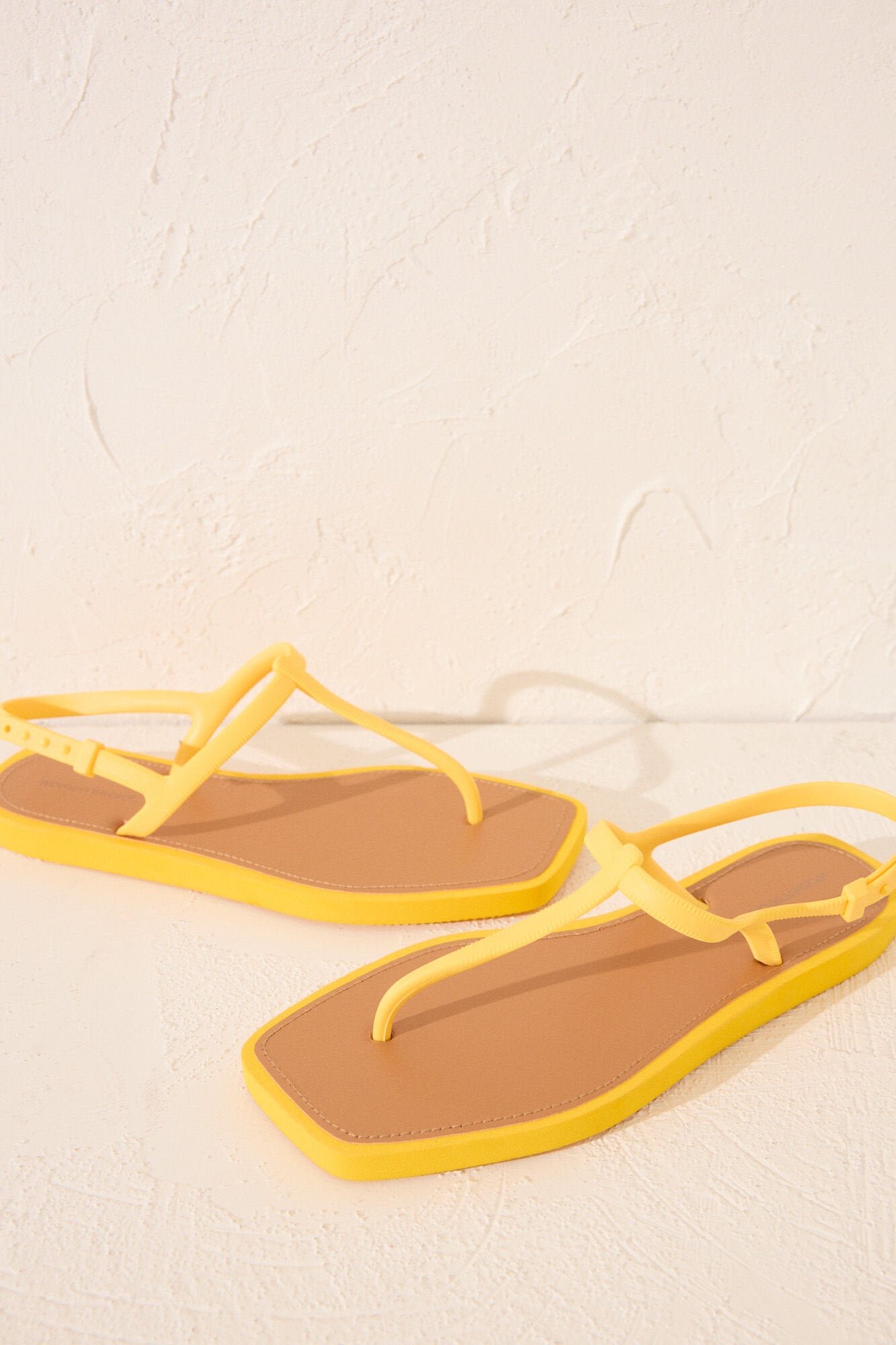 Women Secret_Square Toe Interlocking Flip Flops_5169185_04_04