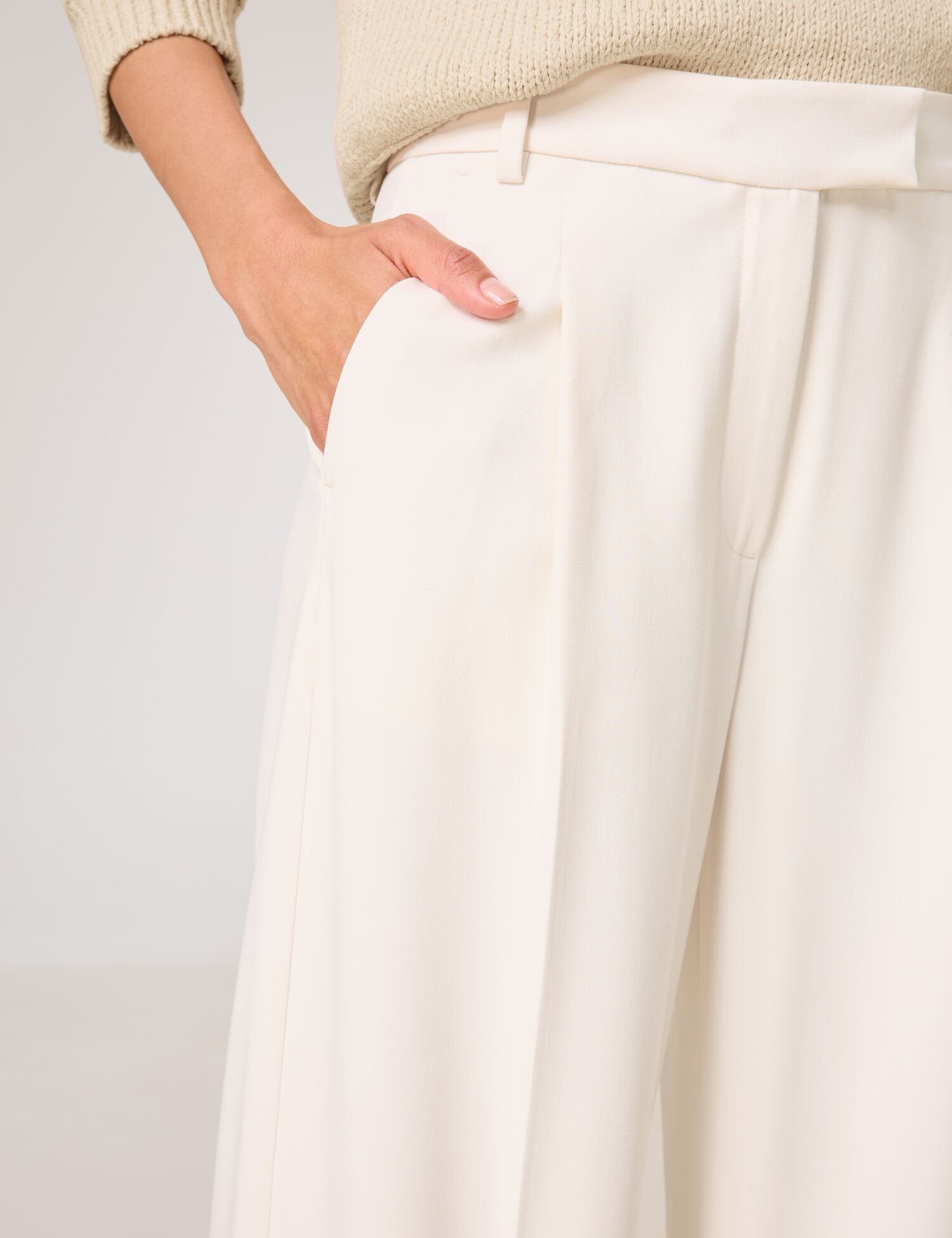 Gerry Weber_Elegant Trousers with a Wide Leg_520009-31319_90118_05