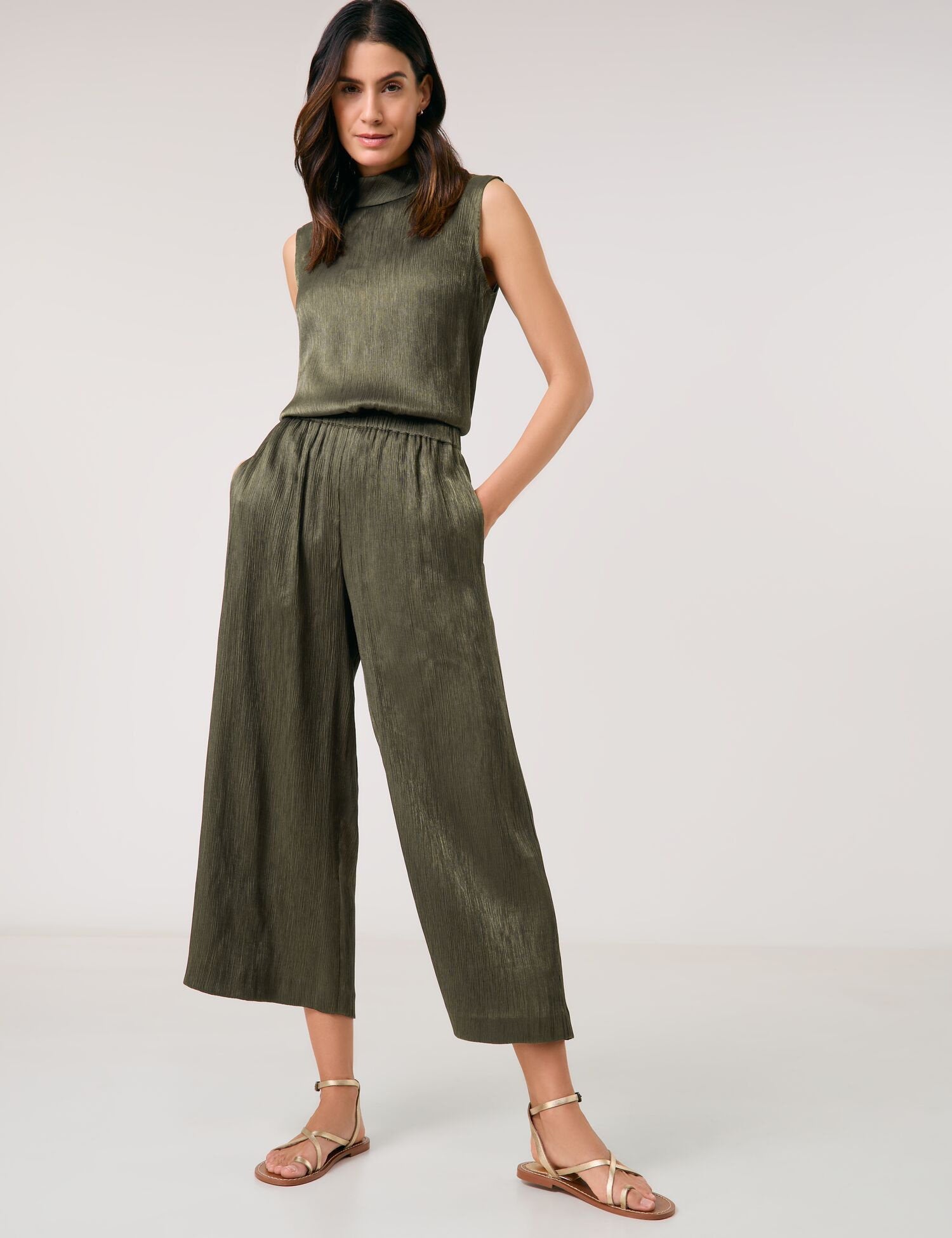 Gerry Weber_Flowing Cloth Trousers with a Crinkle Finish_520021-31230_50955_01