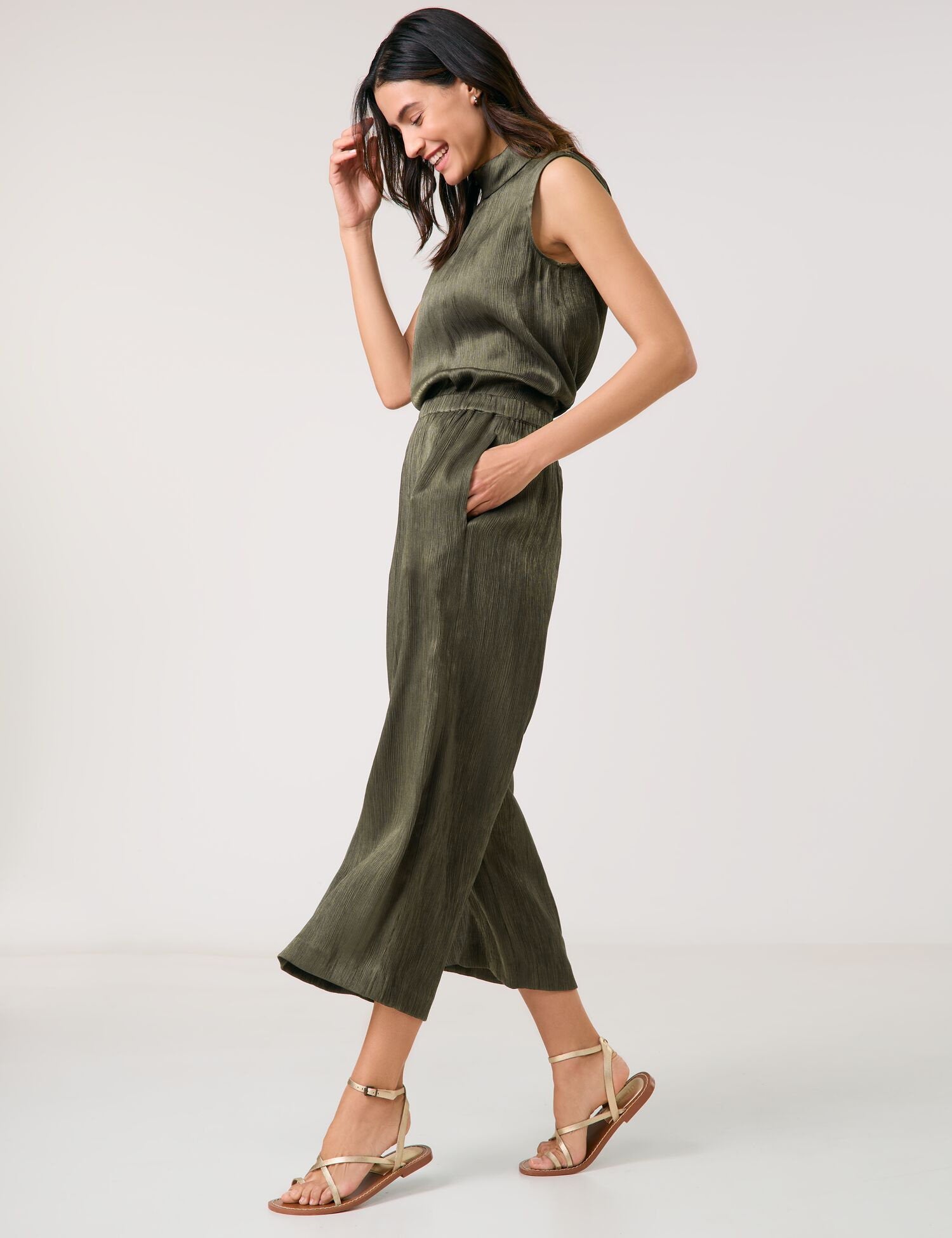 Gerry Weber_Flowing Cloth Trousers with a Crinkle Finish_520021-31230_50955_05