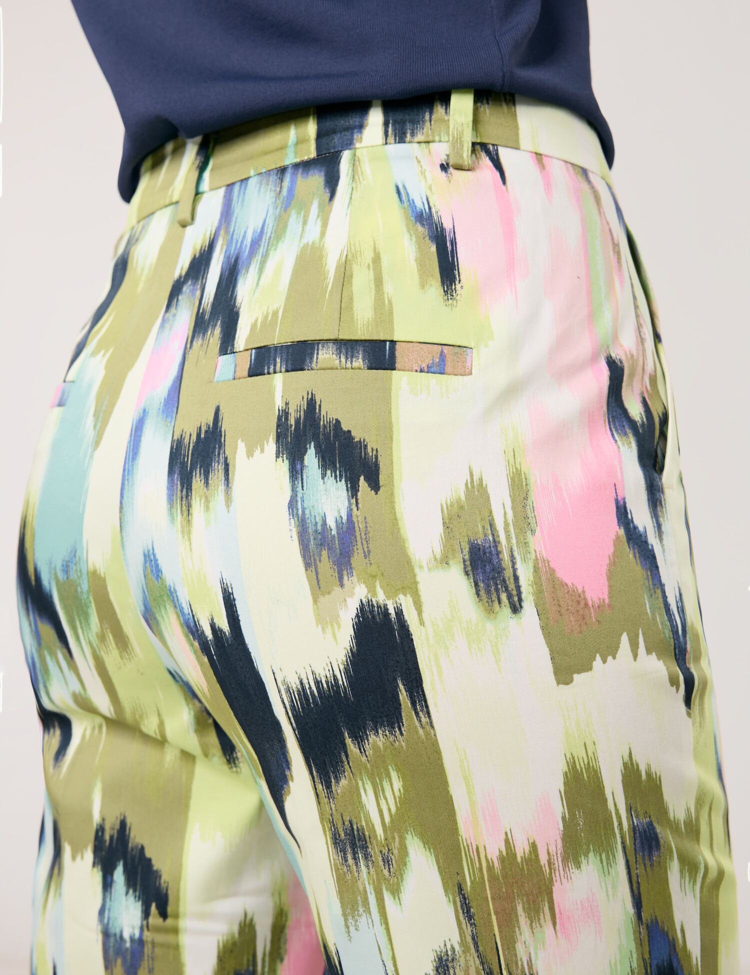 Gerry Weber_Patterned 7/8-Length Cloth Trousers_520027-31515_9036_04