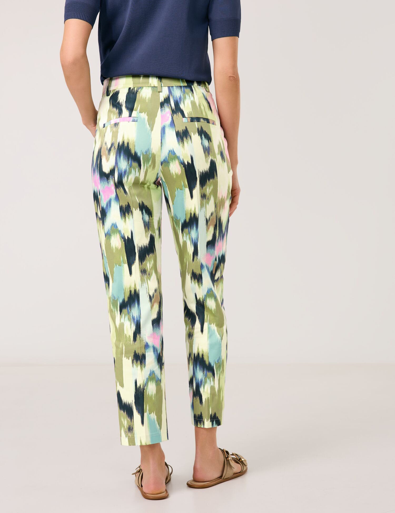 Gerry Weber_Patterned 7/8-Length Cloth Trousers_520027-31515_9036_06