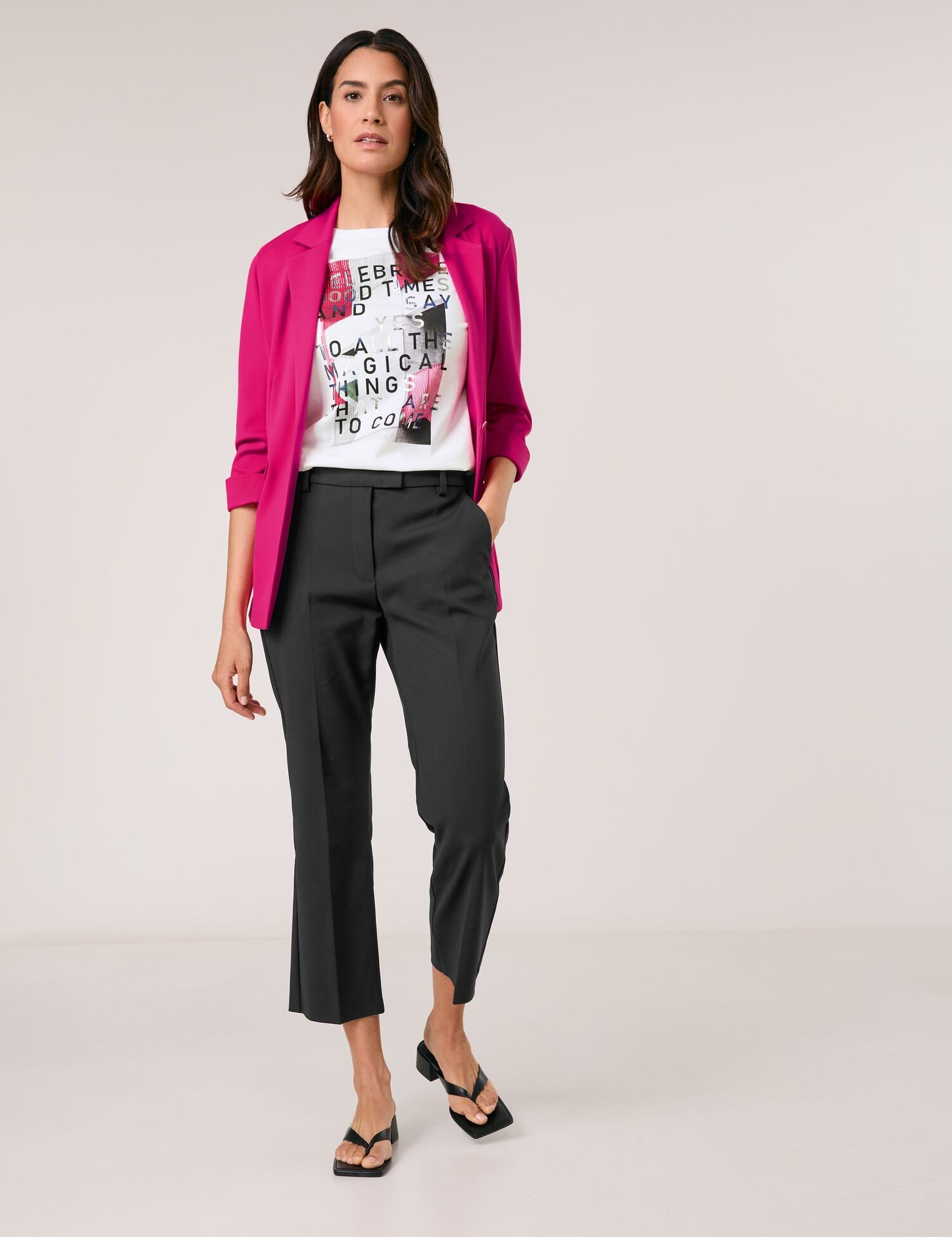 Gerry Weber_Simple 7/8-Length Trousers with Stretch For Comfort_520037-31335_11000_09