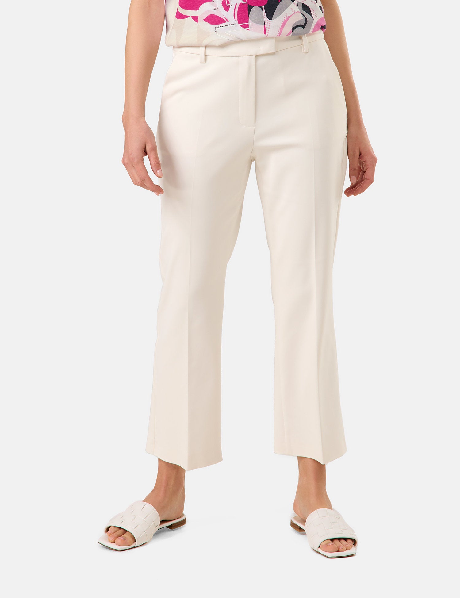 Gerry Weber_Simple 7/8-Length Trousers with Stretch For Comfort_520037-31335_90118_02