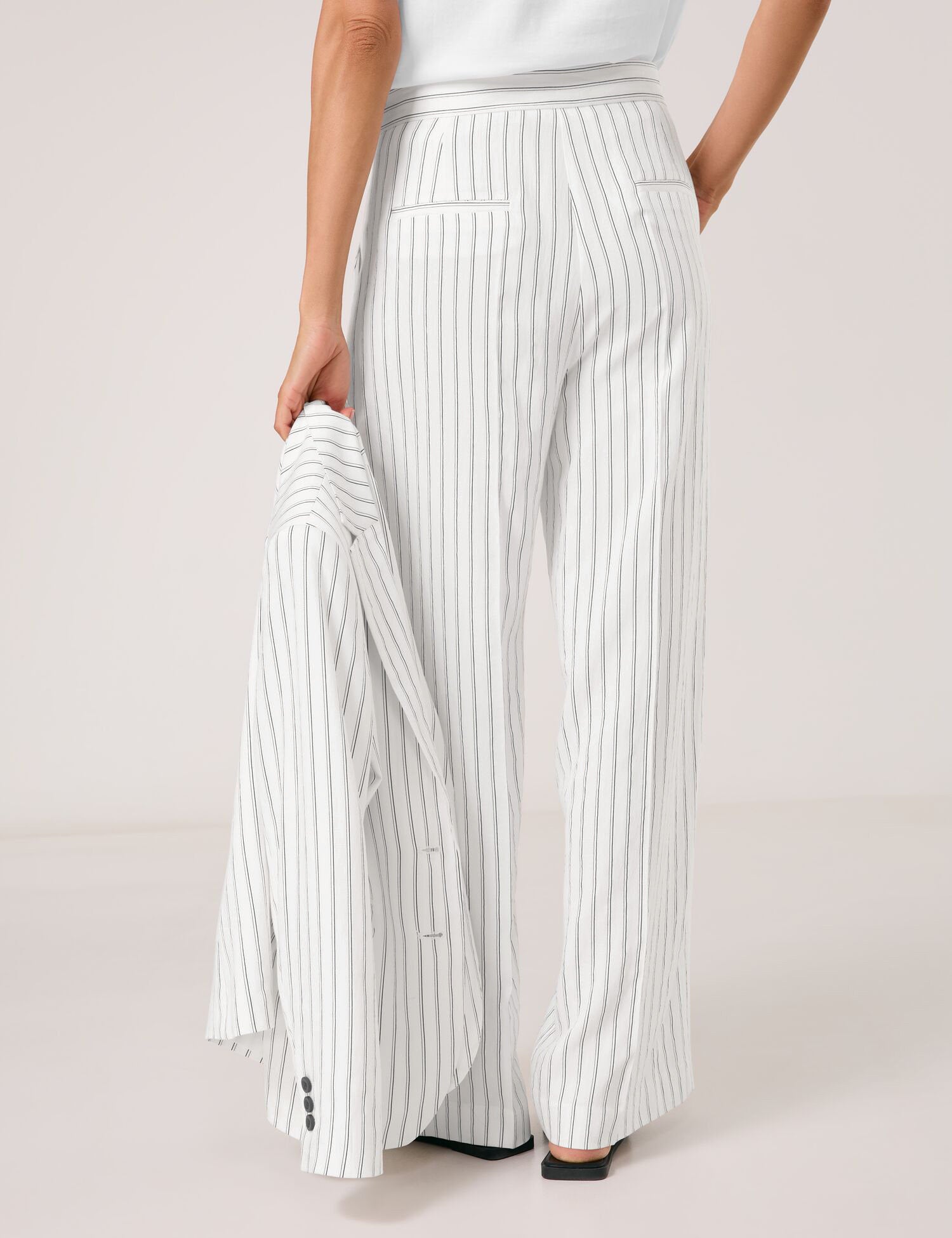 Gerry Weber_Flowing Cloth Trousers_520039-31239_9111_03
