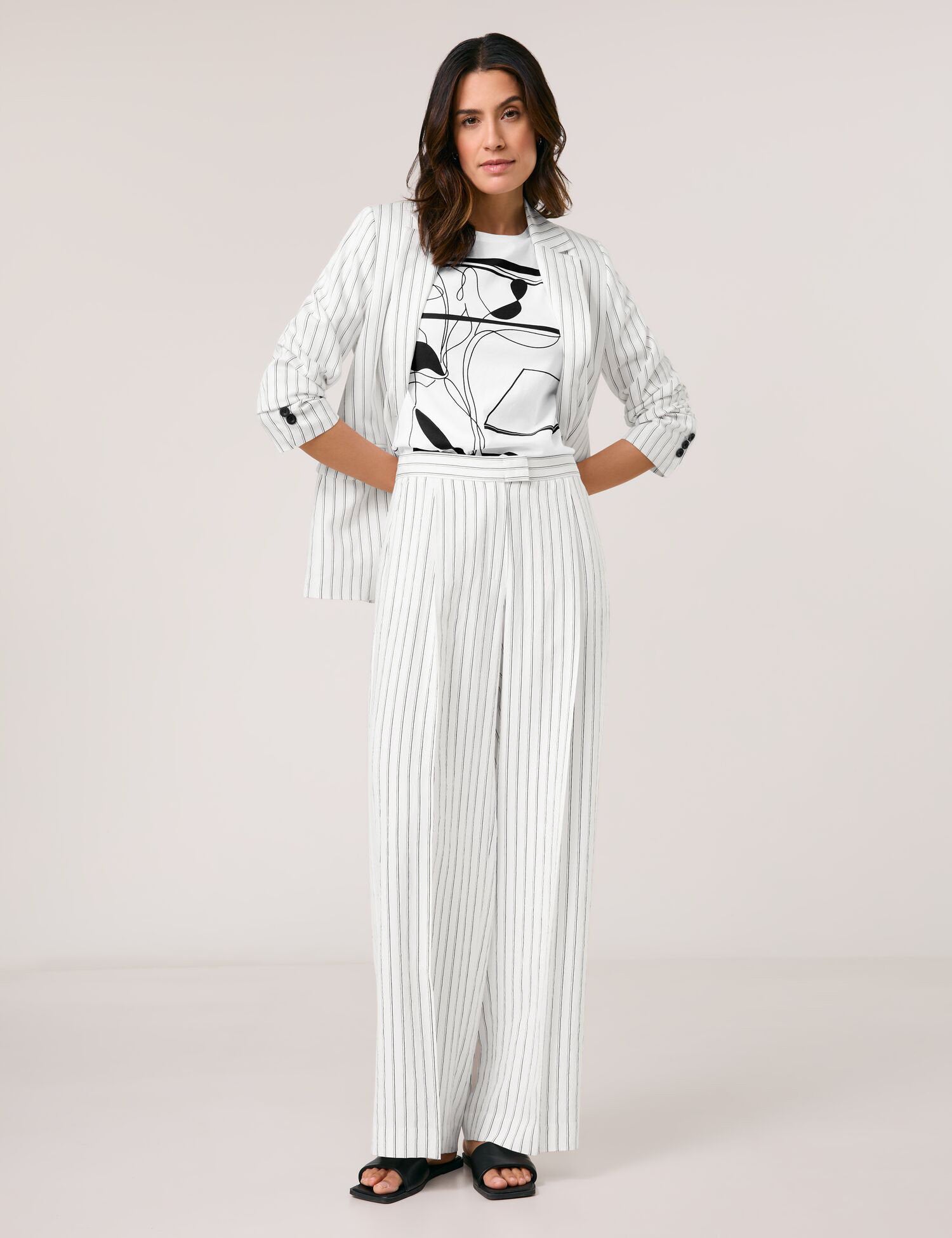 Gerry Weber_Flowing Cloth Trousers_520039-31239_9111_08