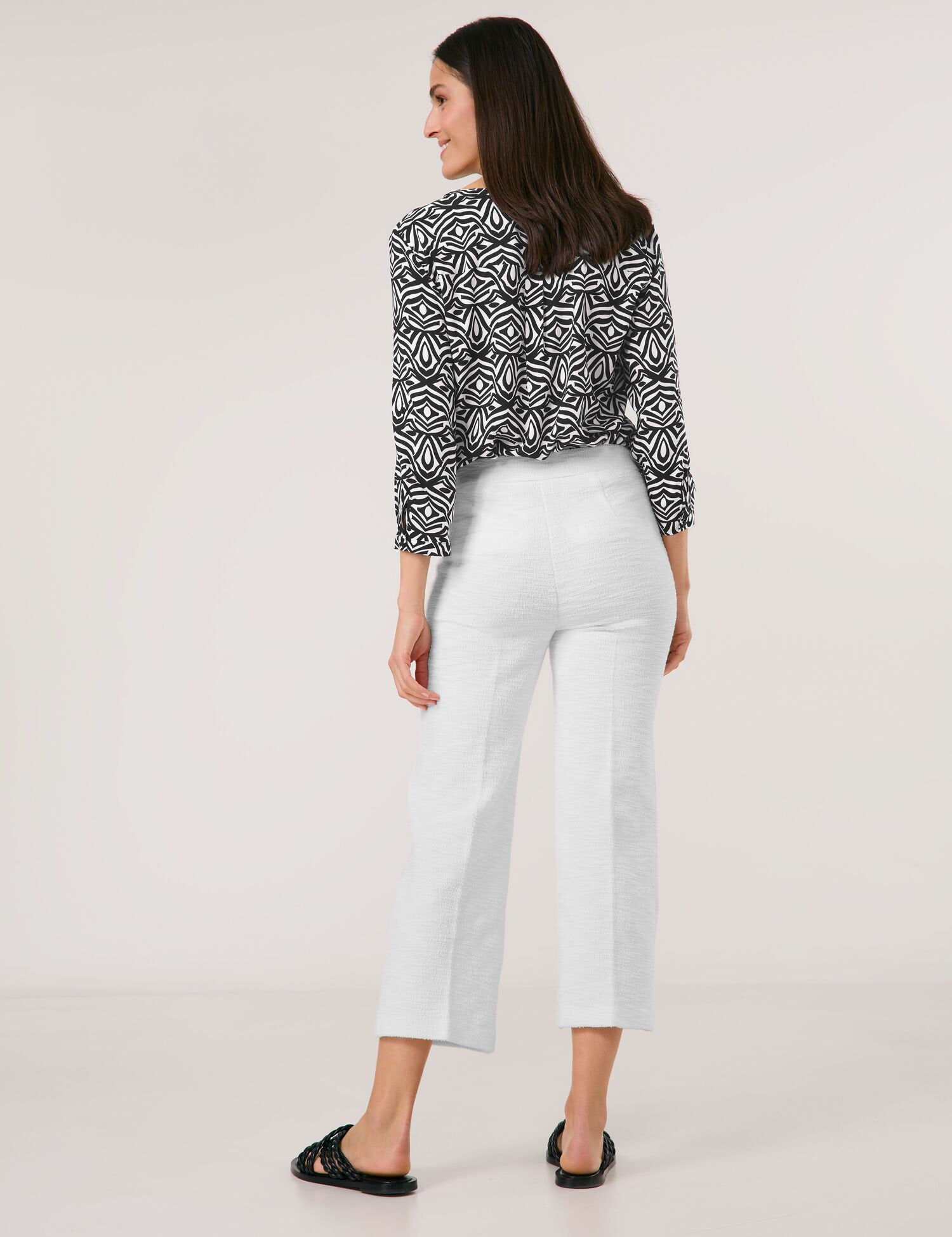 Gerry Weber_7/8 Slip-On Trousers with a BouclŽ Look_520040-31266_99700_03