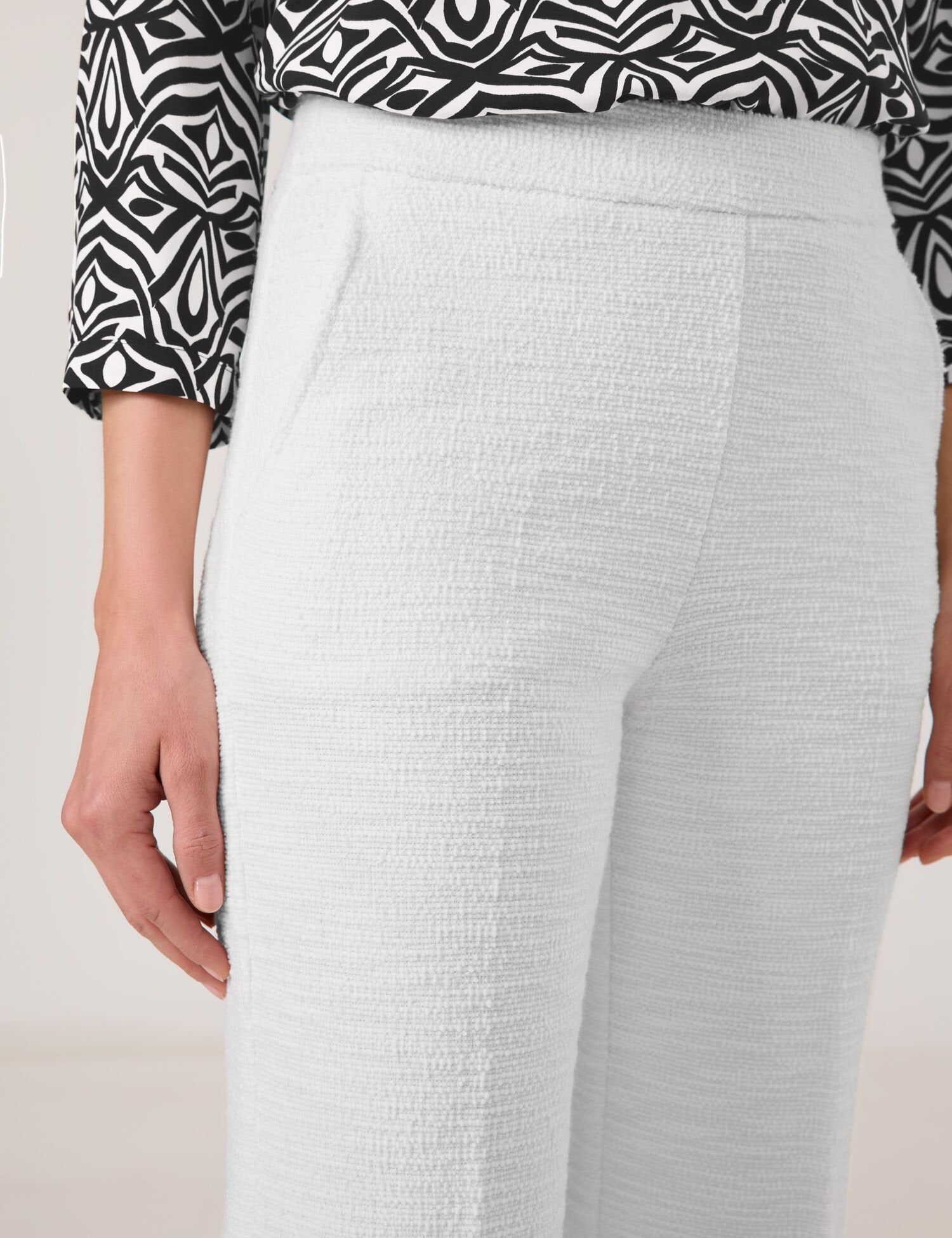 Gerry Weber_7/8 Slip-On Trousers with a BouclŽ Look_520040-31266_99700_04