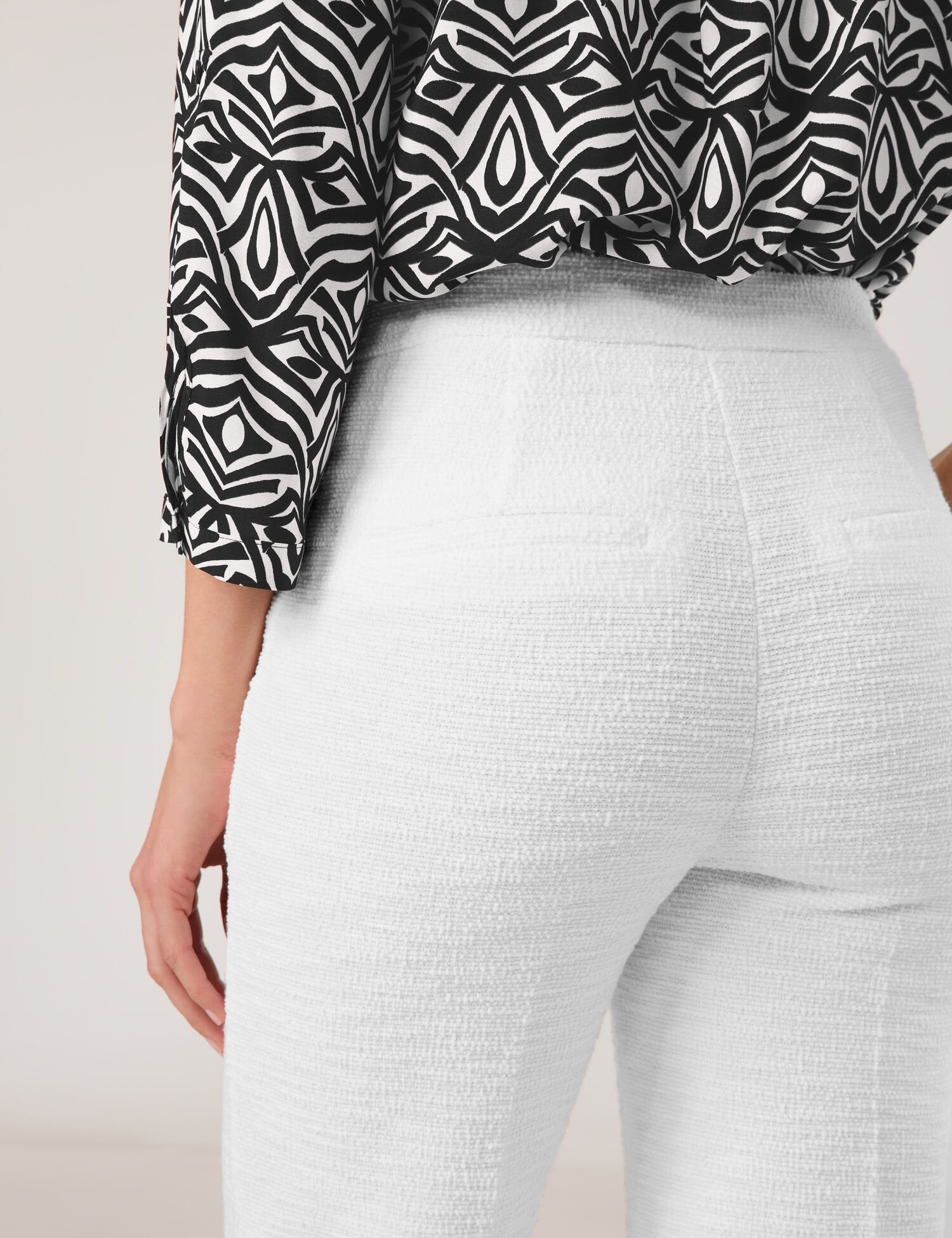 Gerry Weber_7/8 Slip-On Trousers with a BouclŽ Look_520040-31266_99700_07