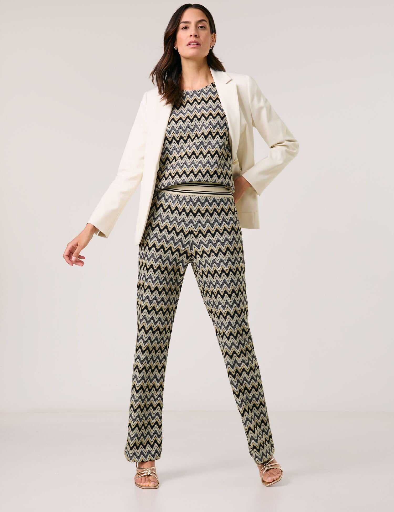 Gerry Weber_Flared Pull-On Trousers in a Crochet Look_520044-31244_9112_01