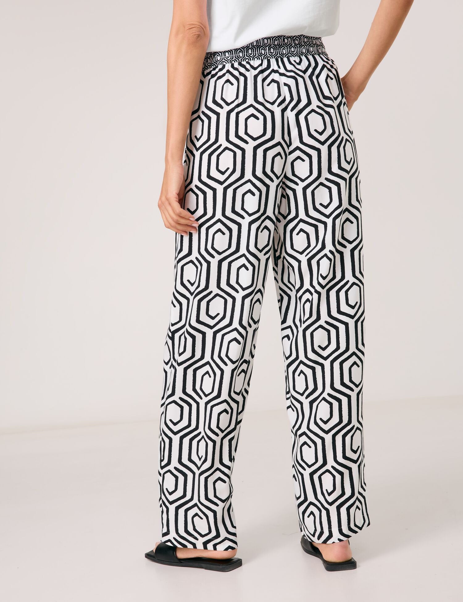 Gerry Weber_Patterned Slip-On Trousers_520048-31430_9069_03