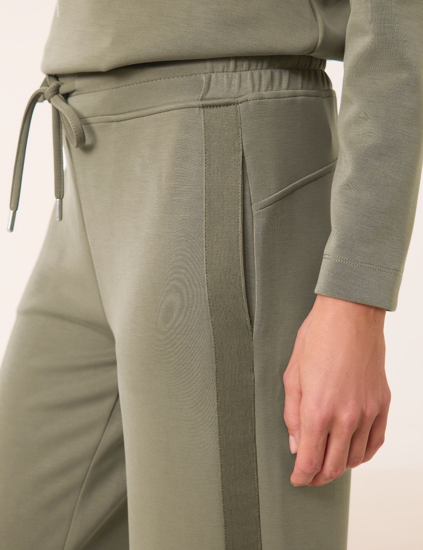 Gerry Weber_Sand-Washed Pull-On Trousers_520101-35006_50953_04