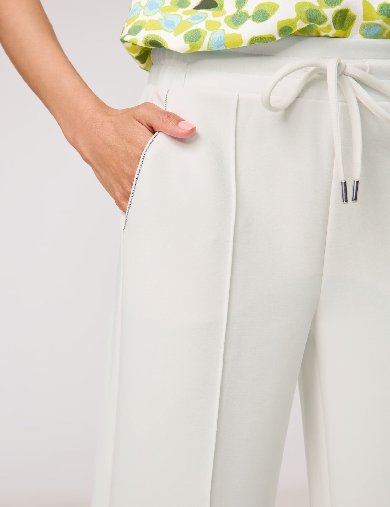 Gerry Weber_Sand-Washed Pull-On Trousers_520105-35006_99700_04