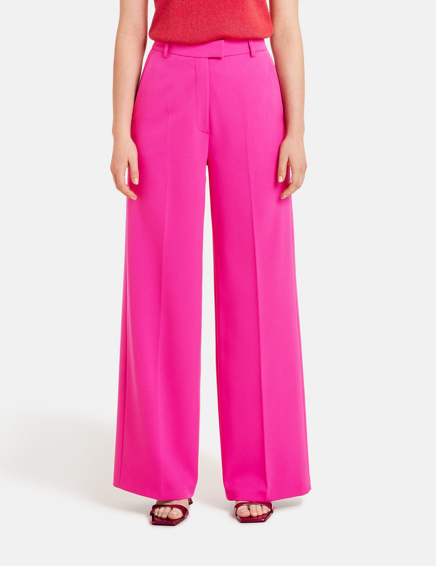 Elegant Trousers With A Wide Leg_520334-11081_3350_04