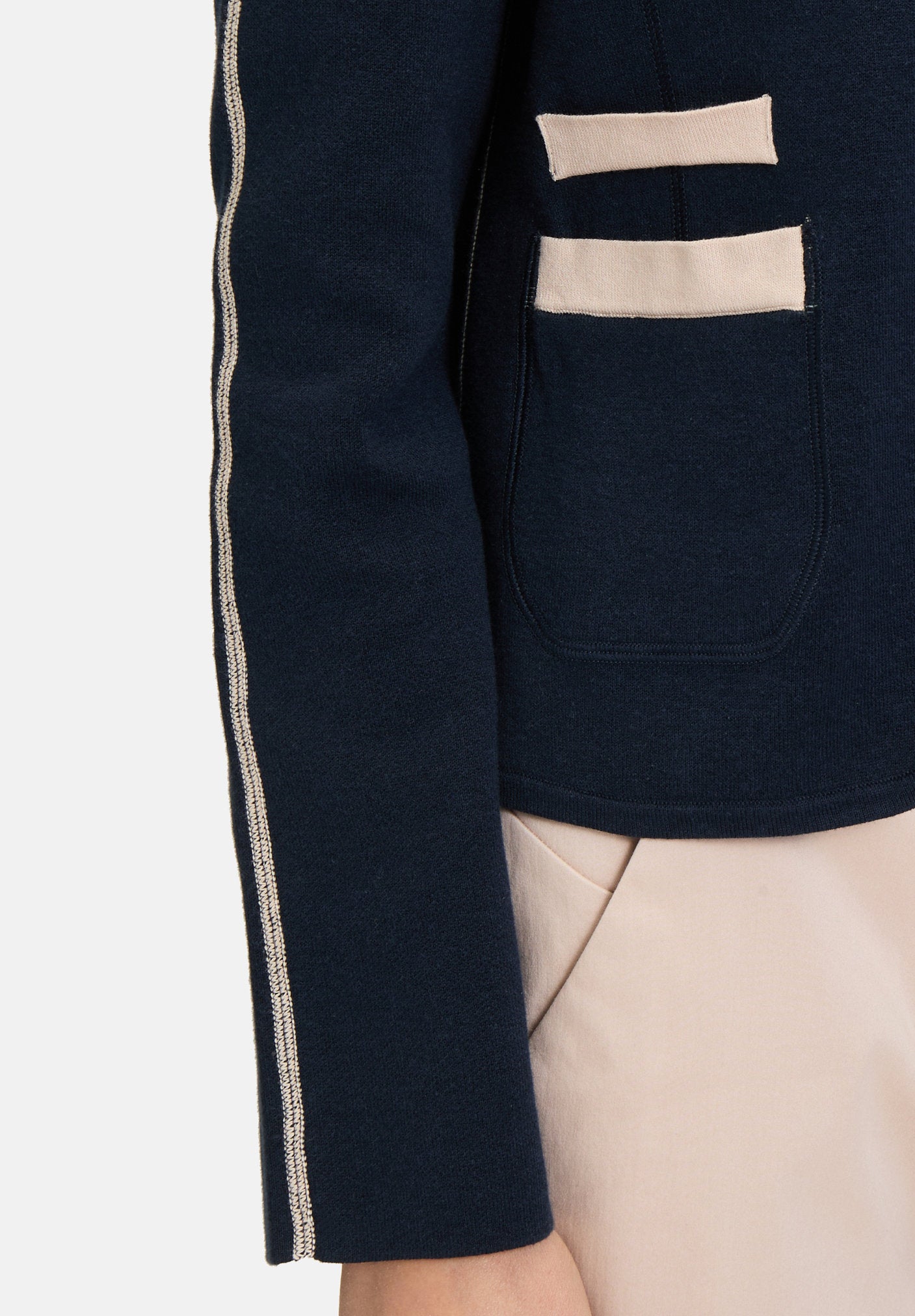 Betty Barclay_Reversible Knit Blazer_5226-1042_8915_07