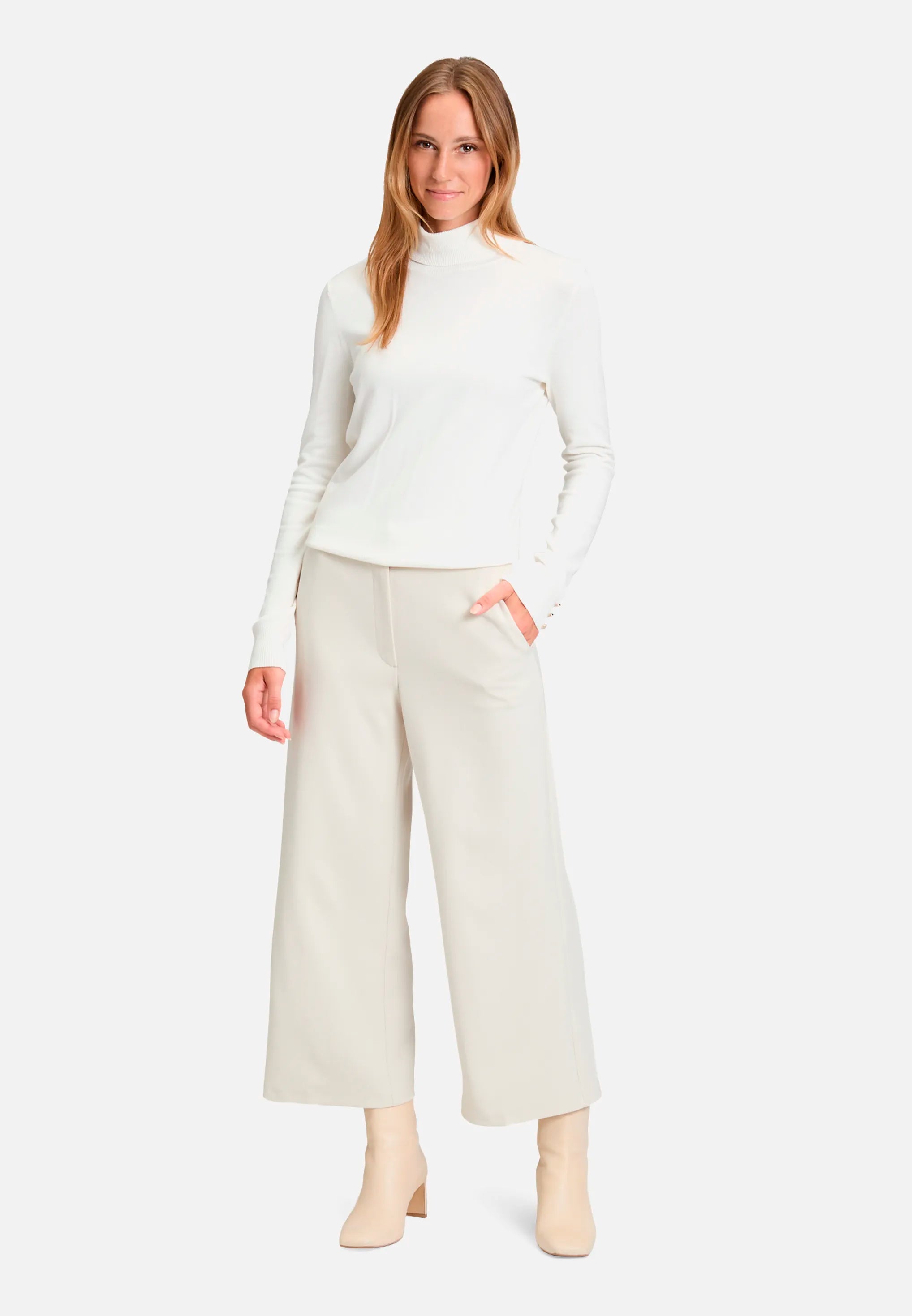 Betty Barclay_Off White_Long-Sleeved Turtleneck Sweater_5284-1440_1014_02