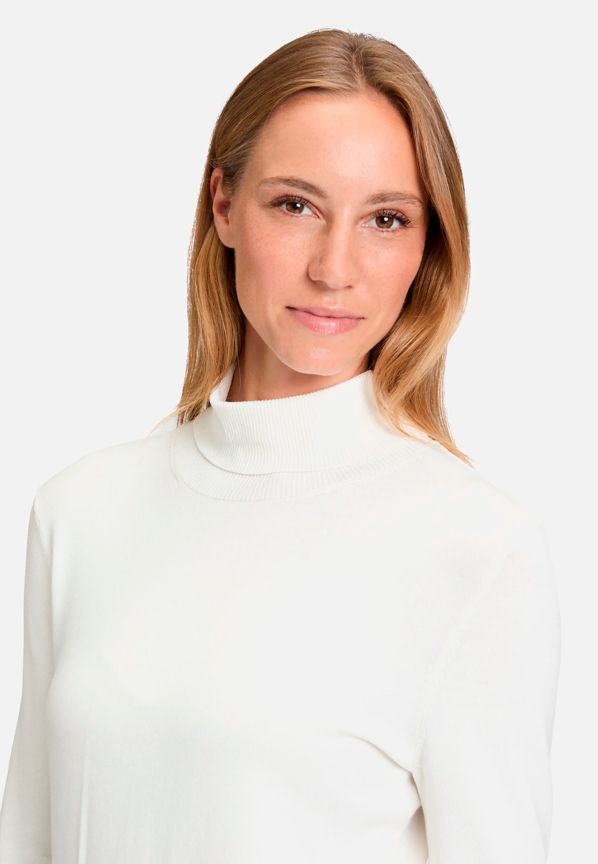 Betty Barclay_Off White_Long-Sleeved Turtleneck Sweater_5284-1440_1014_06