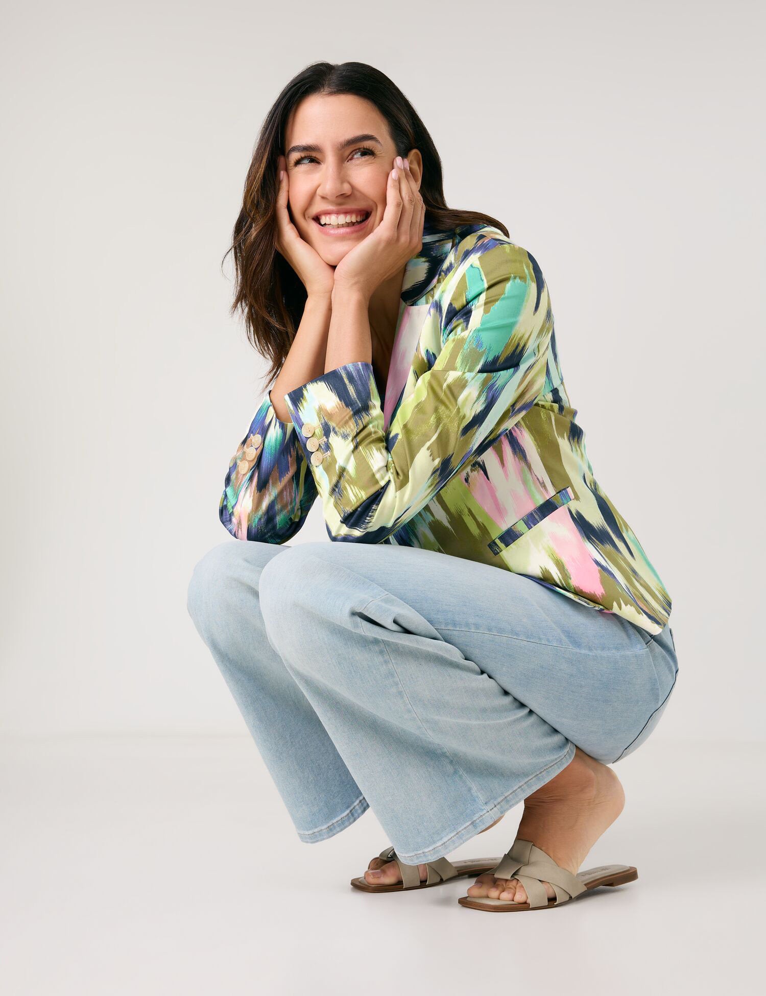 Gerry Weber_Fashionable Blazer with an All-Over Pattern_530027-31515_9036_05